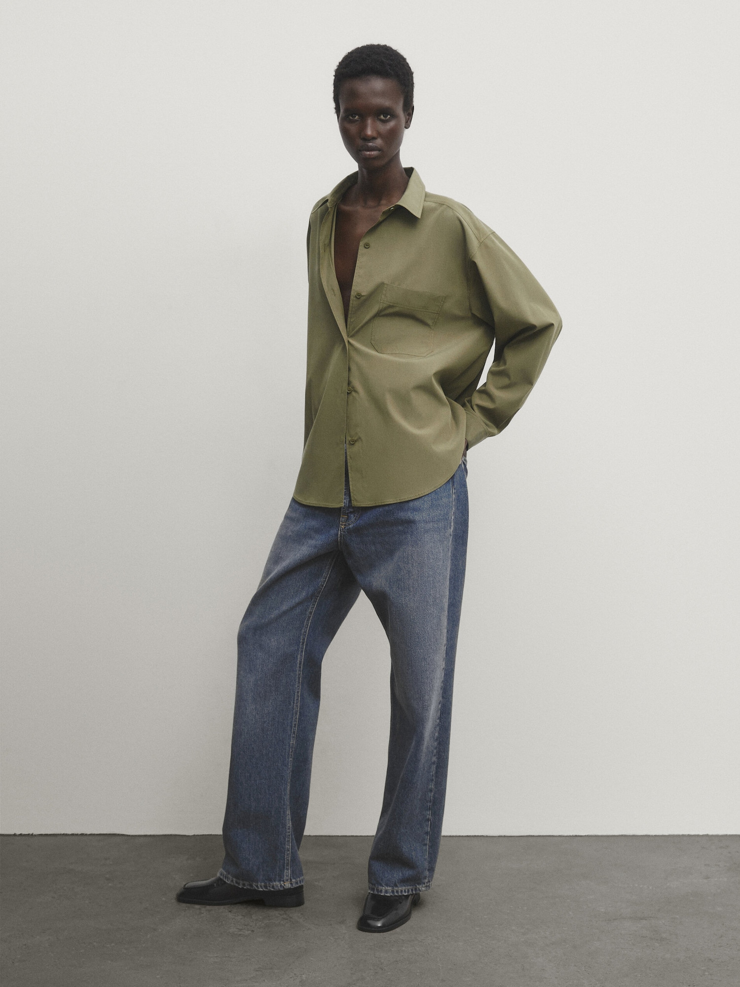 Flowing shirt with topstitching and chest pocket | Massimo Dutti US
