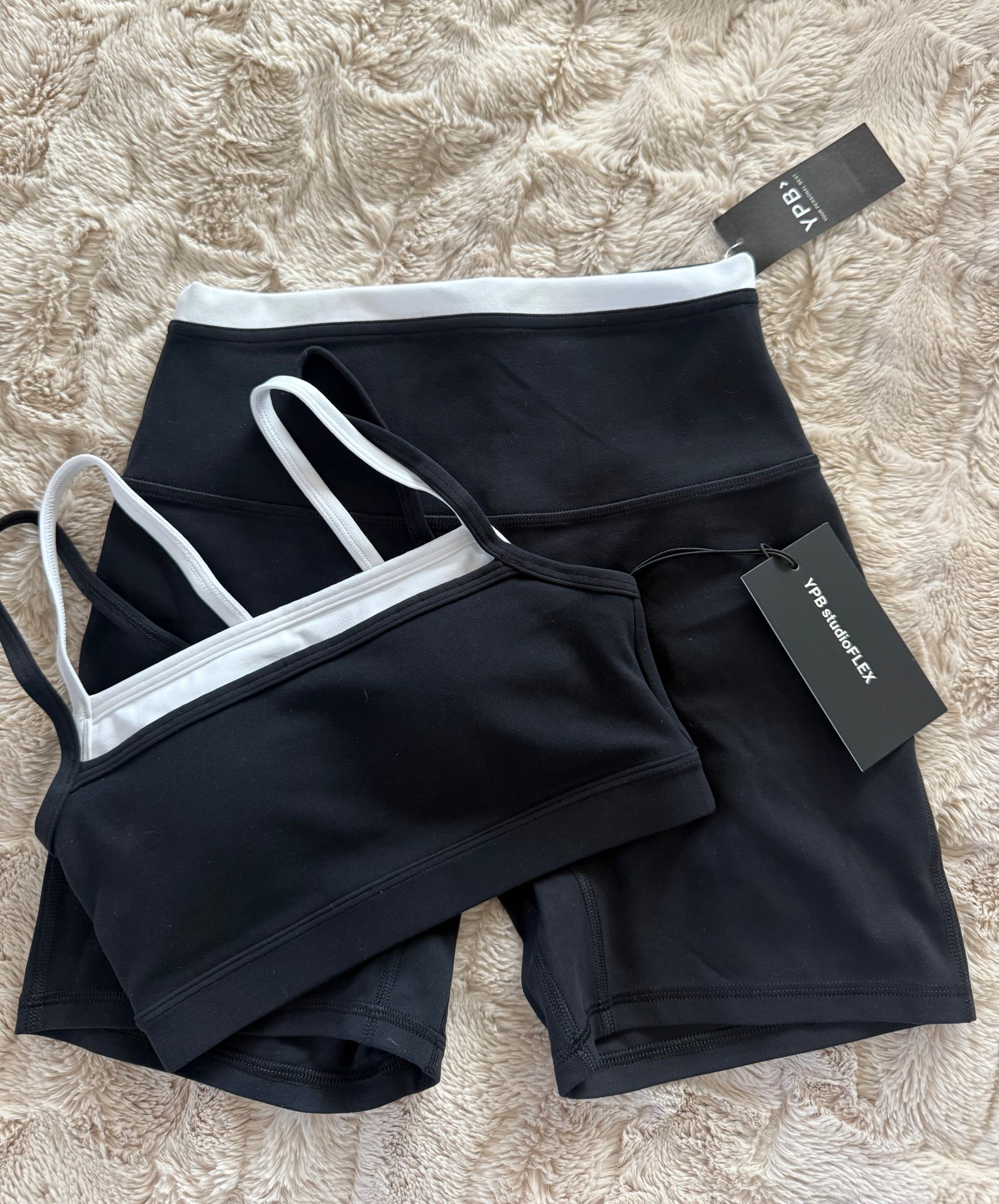 CUTEST abercrombie set 🖤🤍 

#LTKStyleTip #LTKSaleAlert #LTKActive