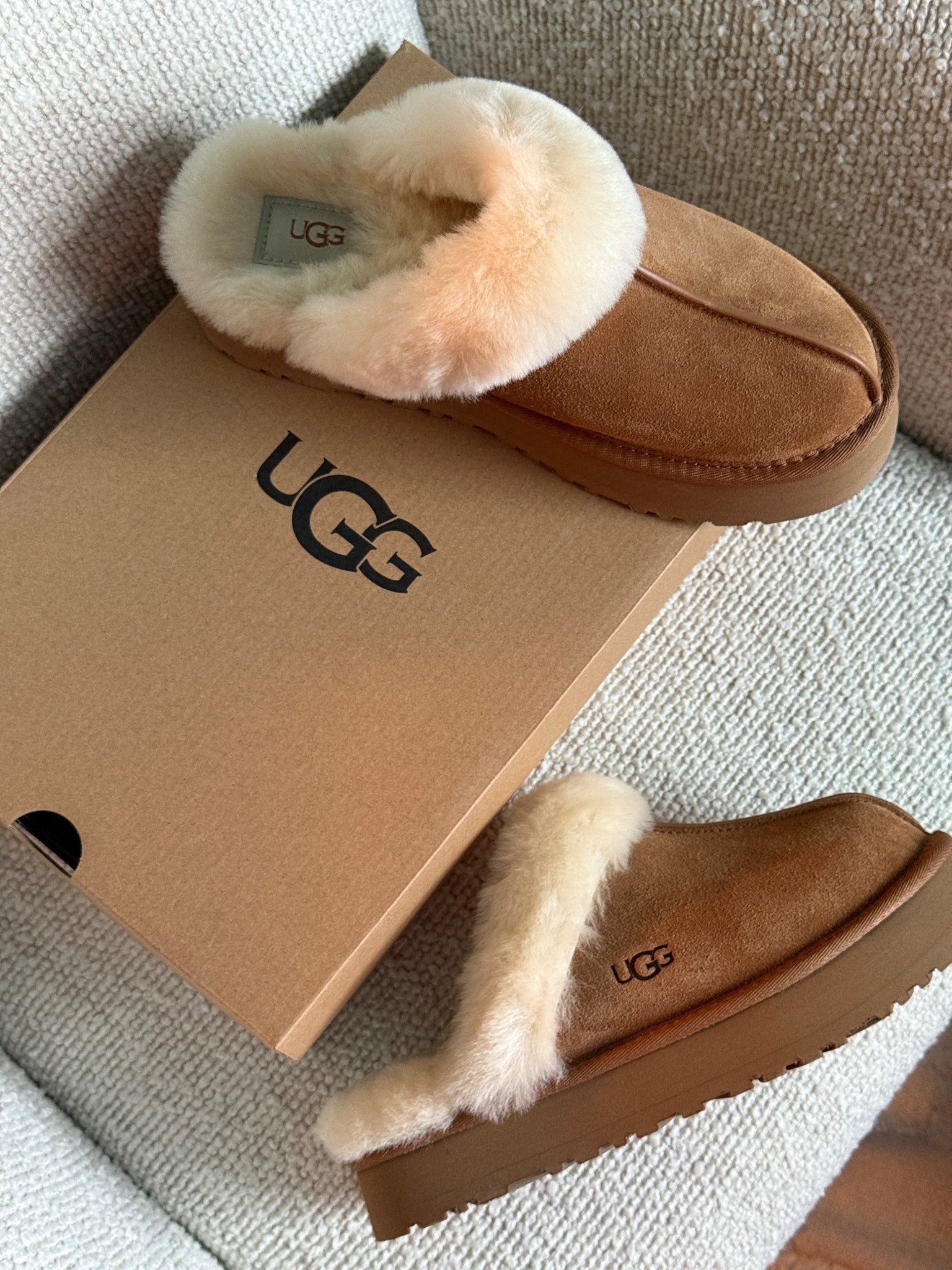 A new pair of @uggs to cure the winter blues ❄️

#LTKSeasonal #LTKValentine
