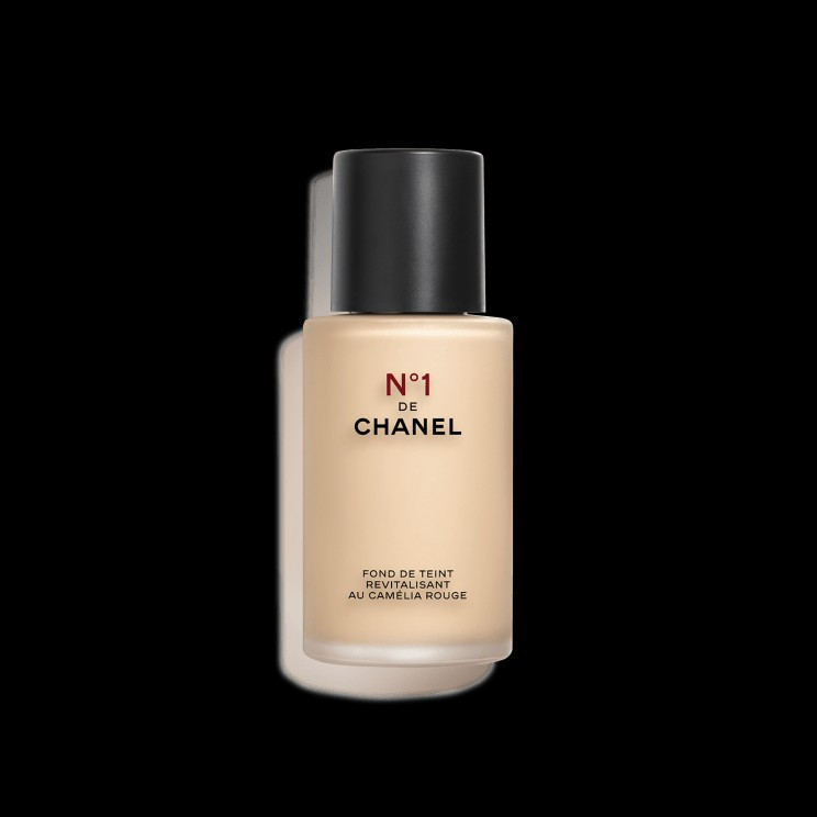 N°1 DE CHANEL REVITALIZING FOUNDATION Illuminates – Moisturizes – Protects | CHANEL | Chanel, Inc. (US)