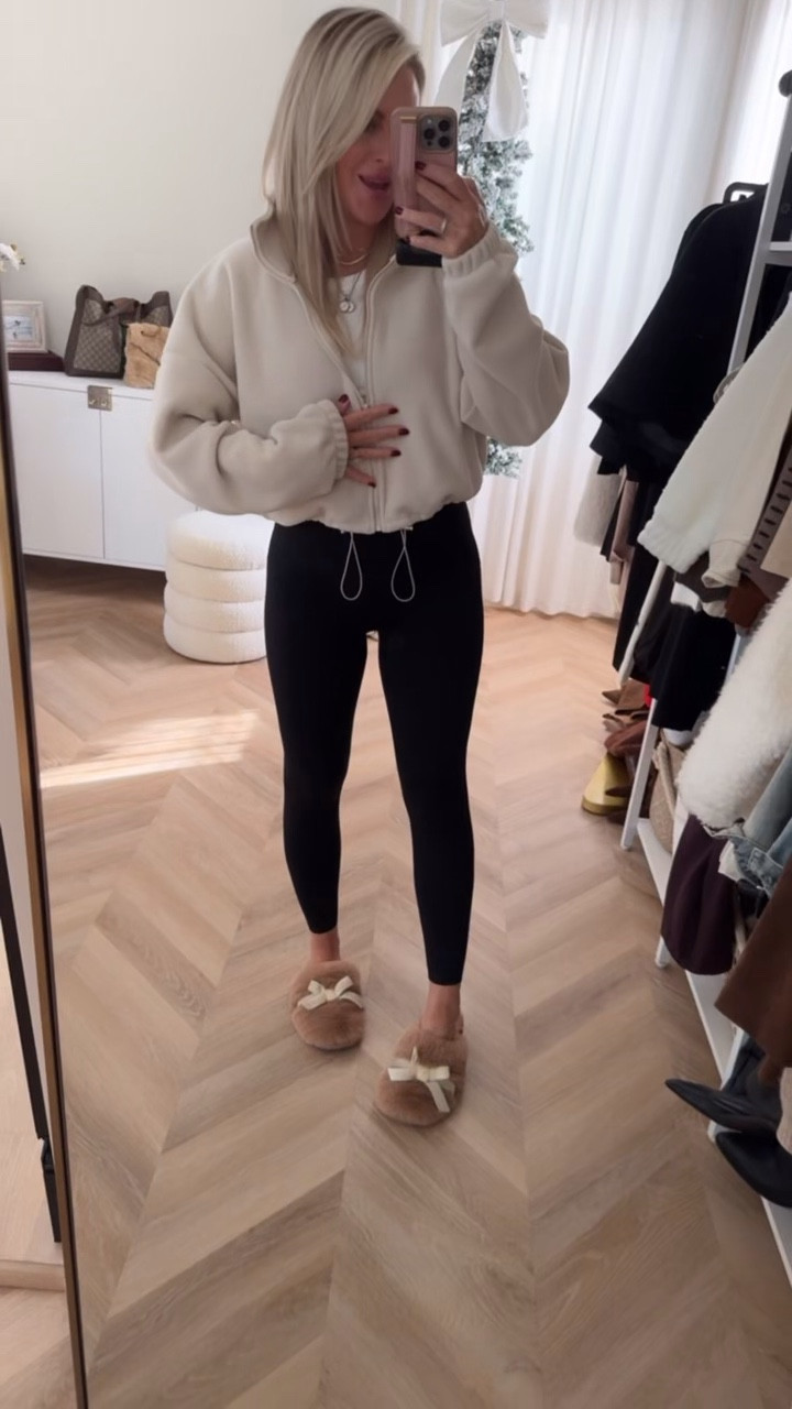 Wearing smalls in my OOTD

Fleece. Leggings. Winter style. 

#LTKSeasonal #LTKHoliday