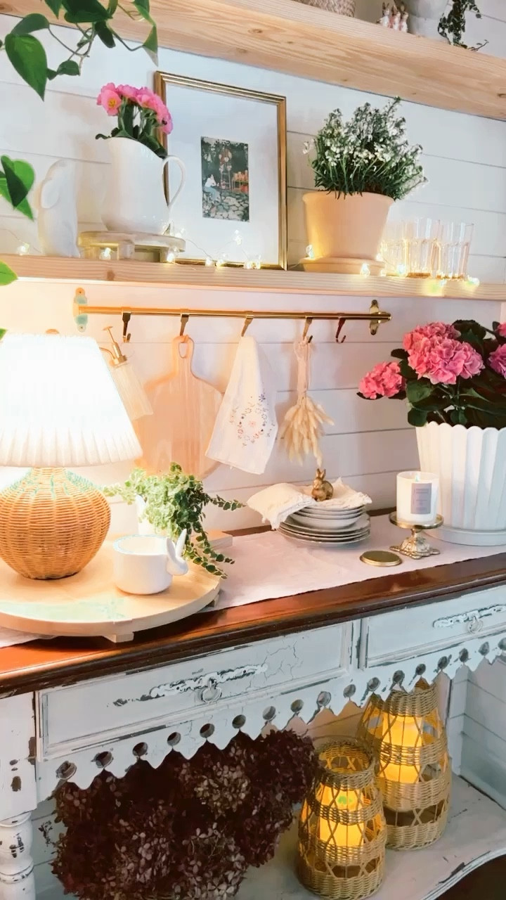 NEW Target decor in the kitchen nook! 

Scallop fluted planter
White ceramic fluted planter 
Scallop planter
Hearth & Hand Ceramic Pot 
Wicker table lamp
Pleated lamp shade
Oversized paddle board
Gold gallery frame
Picture frame
Indoor outdoor wicker lantern
Lavender candle
Wall hook organizer
Wall decor
Spring decor
Brass wall hook
Grecian Bust Pot

#LTKstyletip #LTKxTarget #LTKhome