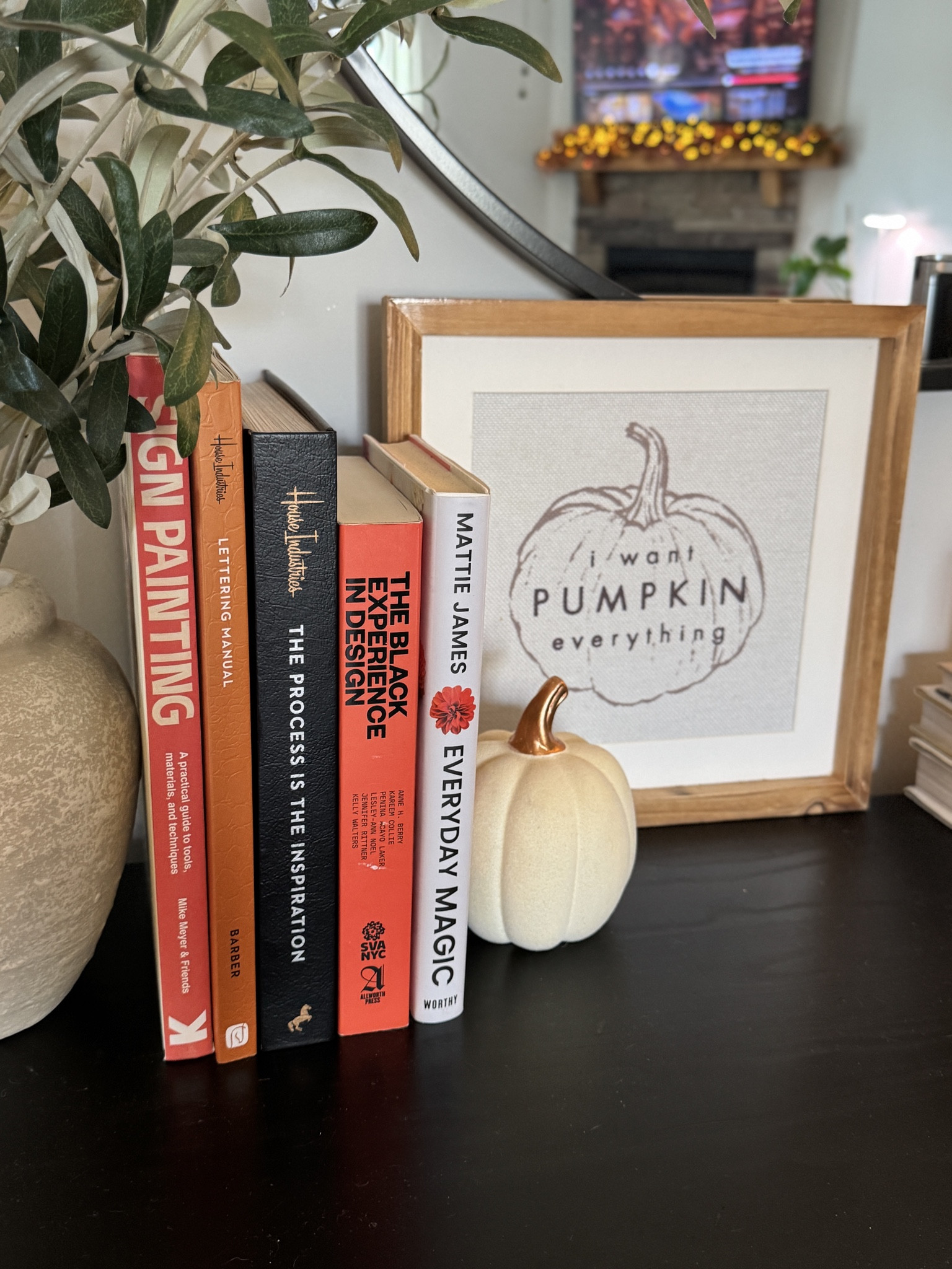 Fall decor on the entryway table 