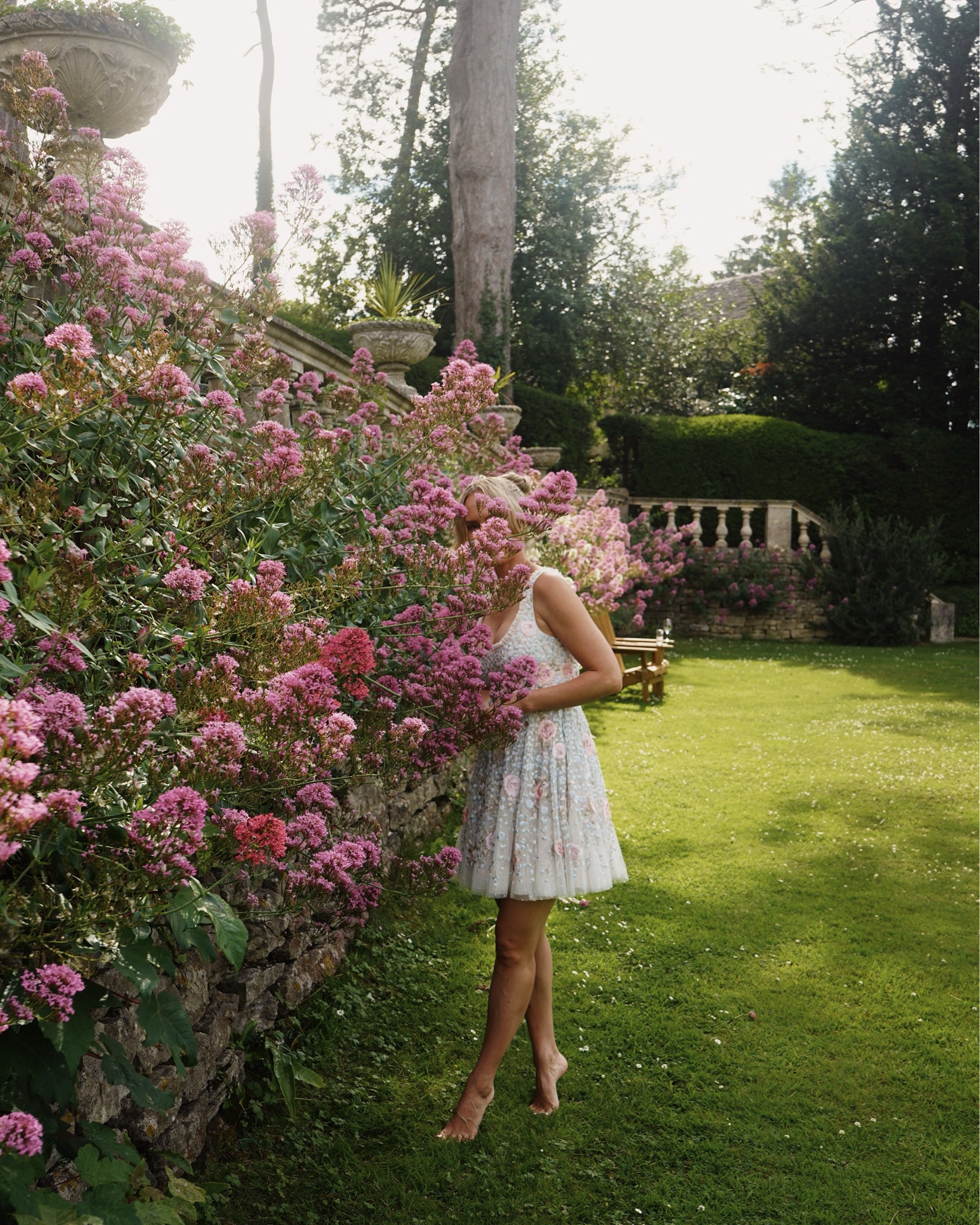 Some outfits come with whole personalities…

… I really like English garden Tess. 

I have a secret dream of a big house on the countryside with many acres. Gardens, a greenhouse, maybe even a tennis court. 

I have never been one for fancy jets, sports cars, Birkin bags or yachts. All I want is a space that is mine where I can just exist in peace and stillness. Garden, cook, read, listen to the kids’ laughter echoing over the fields. 

A rich life, not for show. 

What is your version of a rich life?