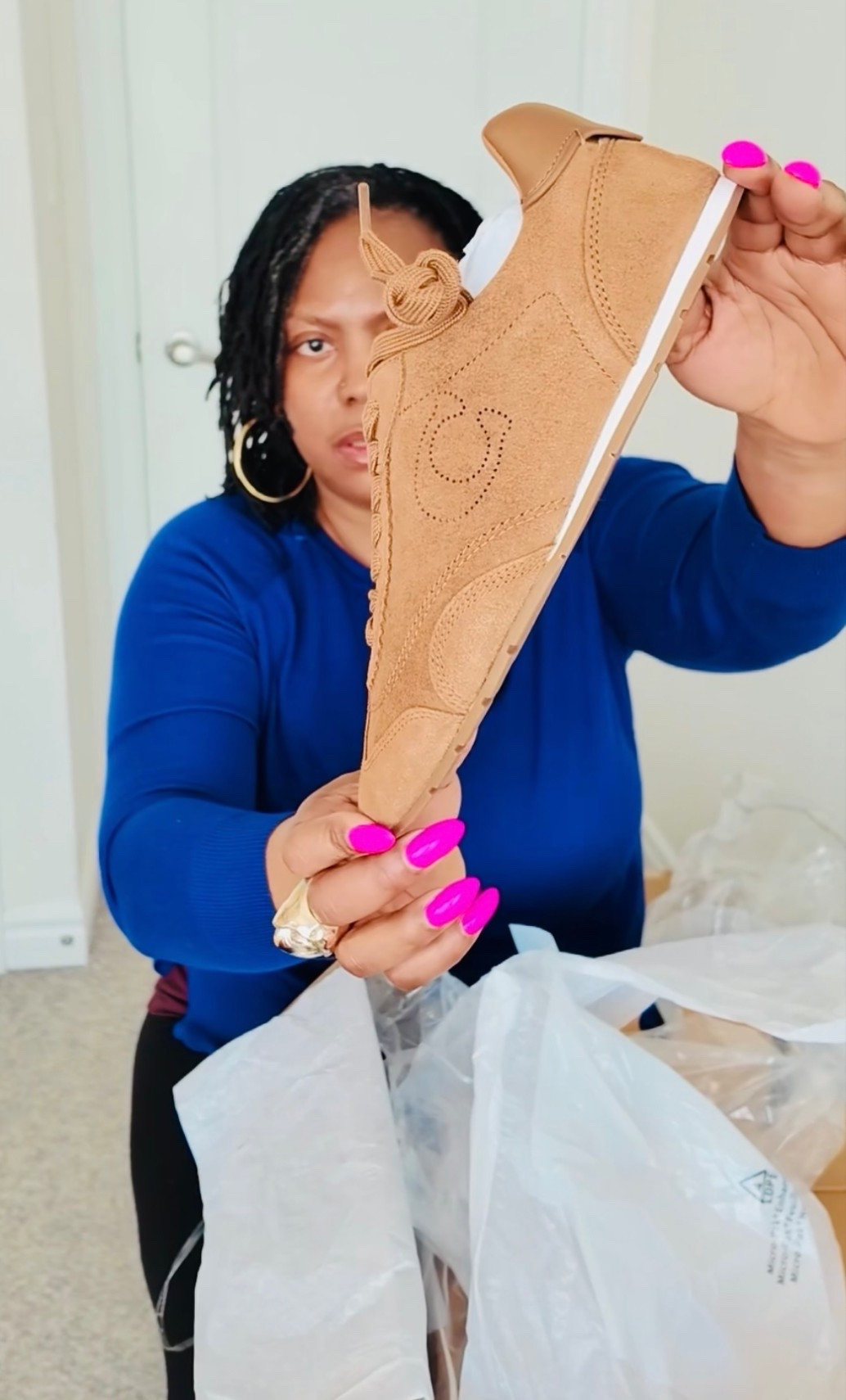 I’ve been lowkey wanting a pair of tan sneakers 👟 but there’s Limited sizes left so you know what to do!!