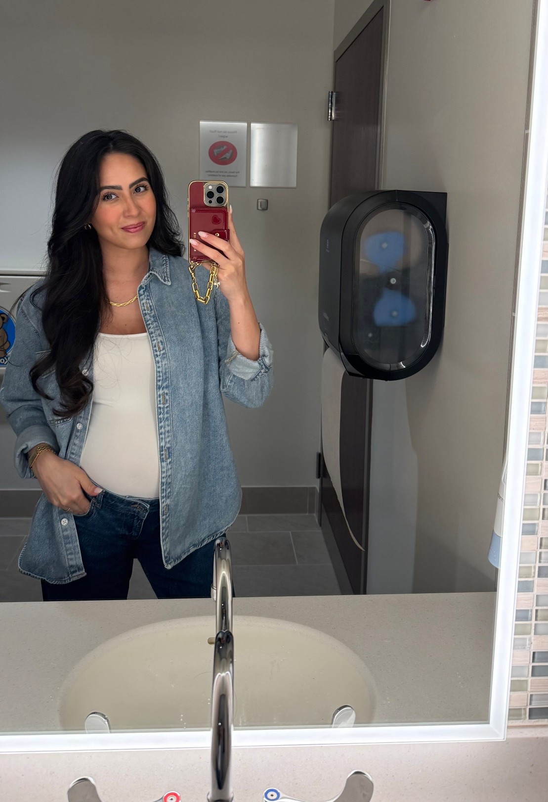 Denim shirt: I got a size Medium, perfect for pregnancy or after baby, I love an oversized look. 
Pants: I’m currently a size 29 