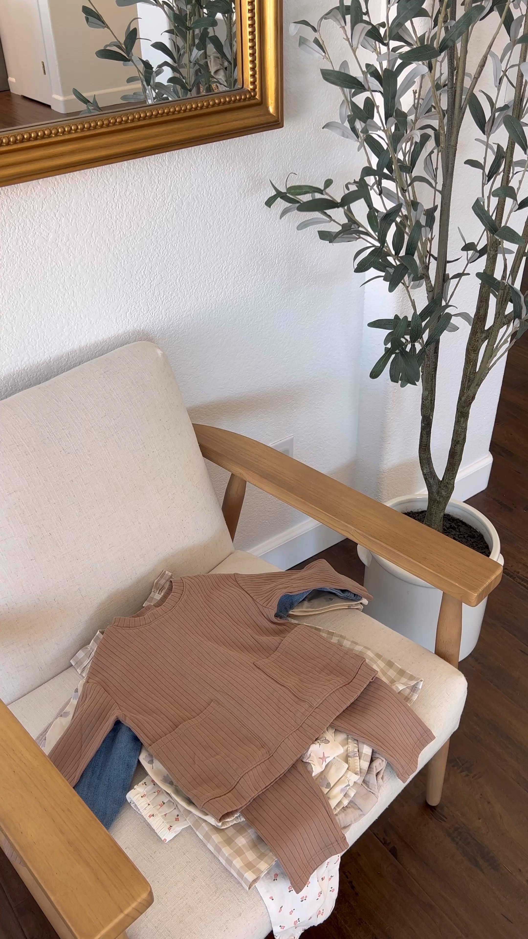 New outfits for spring from h&m for miss Tiegan! 🤍 ordered size 9-12 months and tbh they’re sooo big. She’s at a weird age where I don’t want to order 6-9 months cause she’d outgrow it really fast, but 9-12 months is also closer to the 12 month sizing - so just keep this in mind when ordering! 🤍 

#LTKbaby #LTKSeasonal #LTKunder50