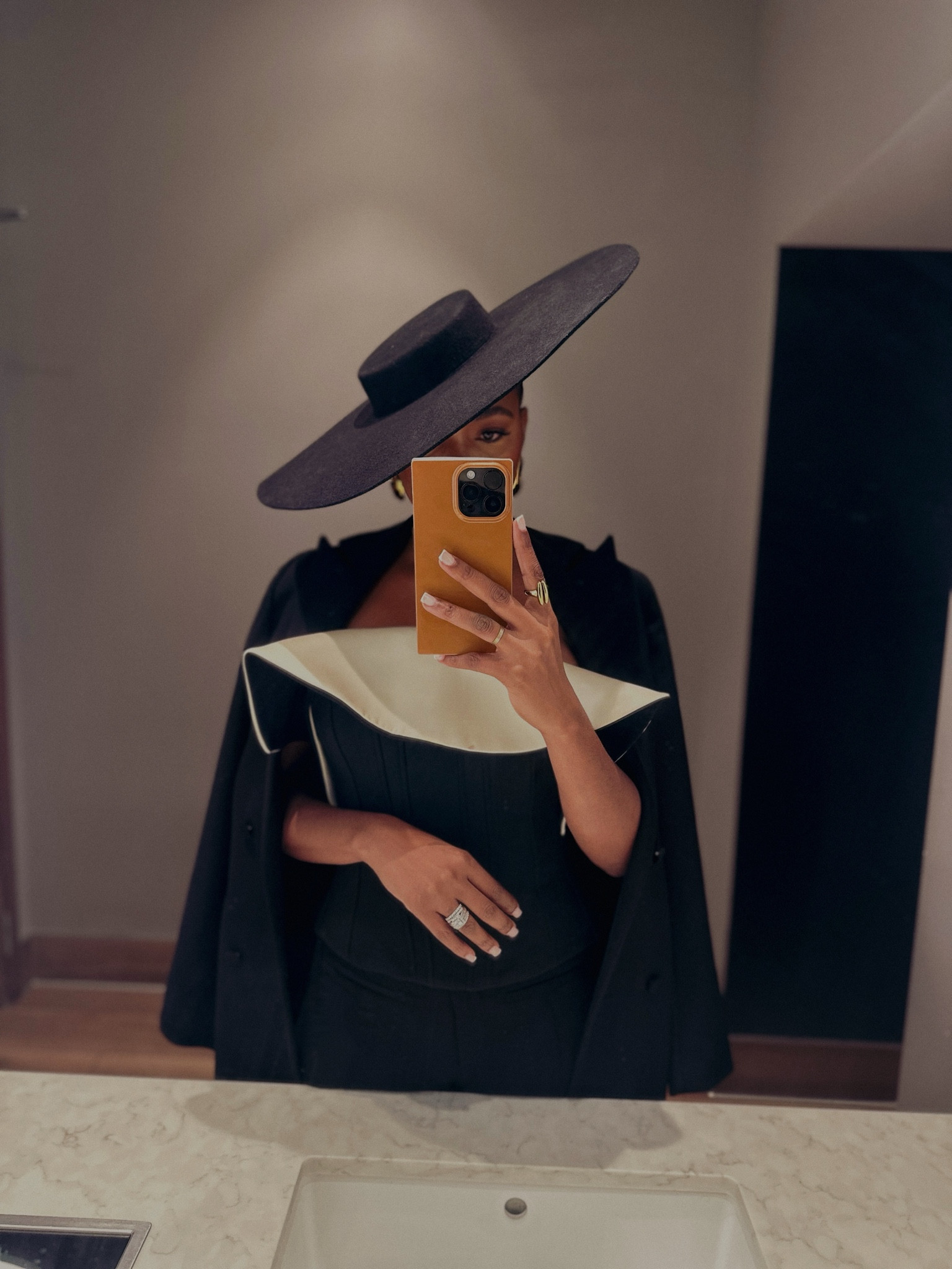 Hat: www.Anchiel.com
Top: Zara
Bottom: Asos


#LTKStyleTip