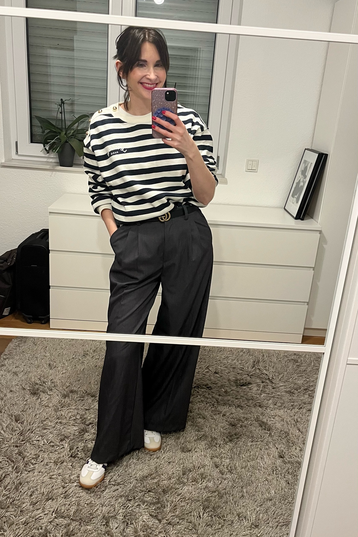 Eine maritimes Sweatshirt und eine  weite Palazzo-Hose ist der perfekte No-Brainer im Alltag (& sieht stylischer aus als mit Jeans) 💗 Style einen Gürtel dazu um die Talle zu betonen ✨

#basics #sweatshirt #hose 

#LTKwinter #LTKdeutschland #LTKstyletip