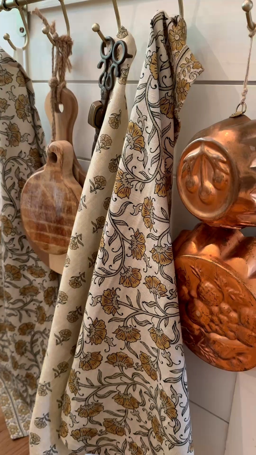 It’s the texture and detail for me 🤍 these tea towels are one of those small swaps that instantly make your kitchen feel more collected. Part of our curated collection and made to actually be used, not just sit pretty.

#cottagestyle #kitchendecor #vintageinspired #collectedhome #cozykitchen #homedetails #neutralhome
