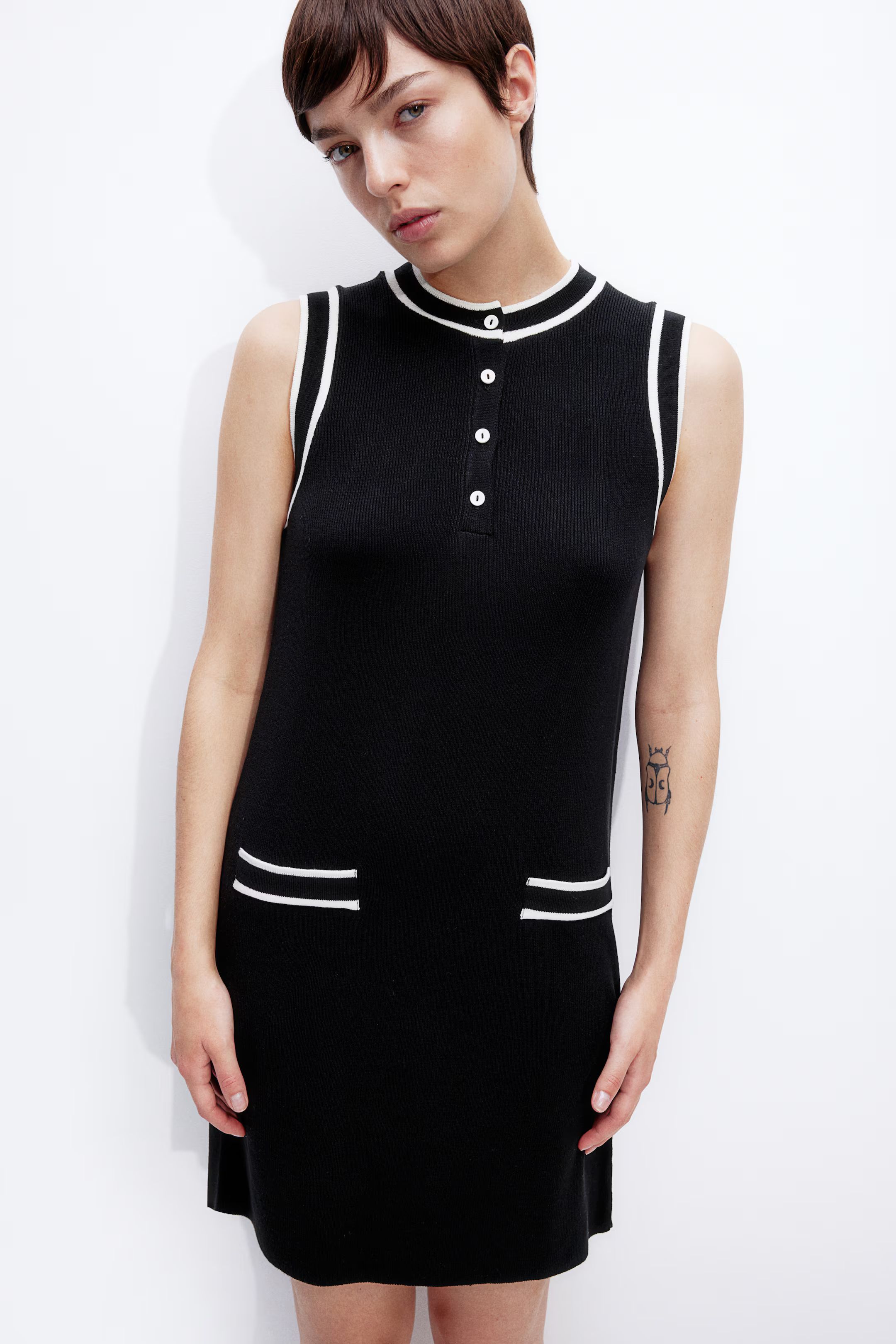 Button-placket rib-knit dress - Round neck - Sleeveless - Black - Ladies | H&M GB | H&M (UK, MY, IN, SG, PH, TW, HK)