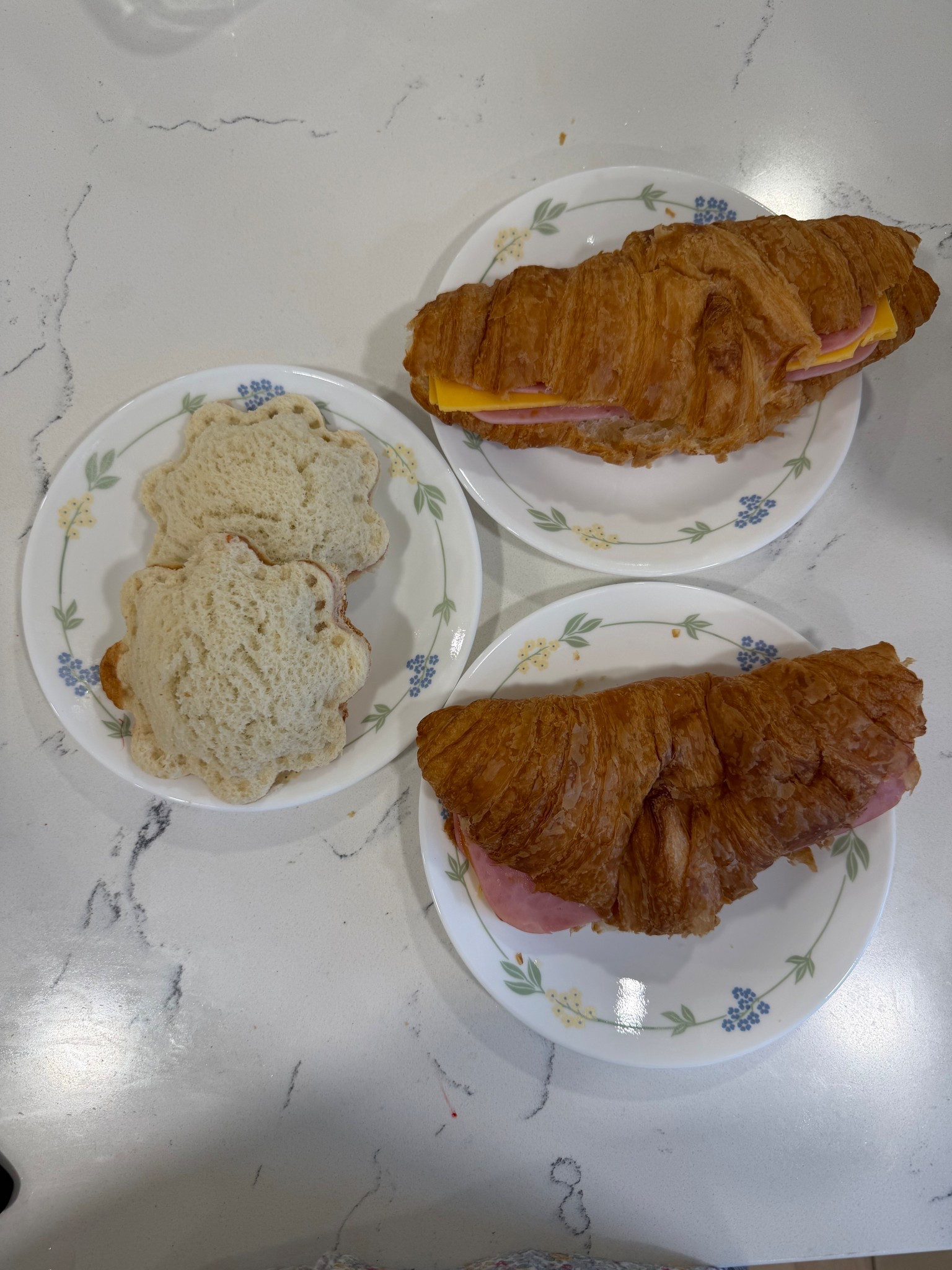 Shaped sandwich cutter

#LTKmomlife #LTKmorningroutine