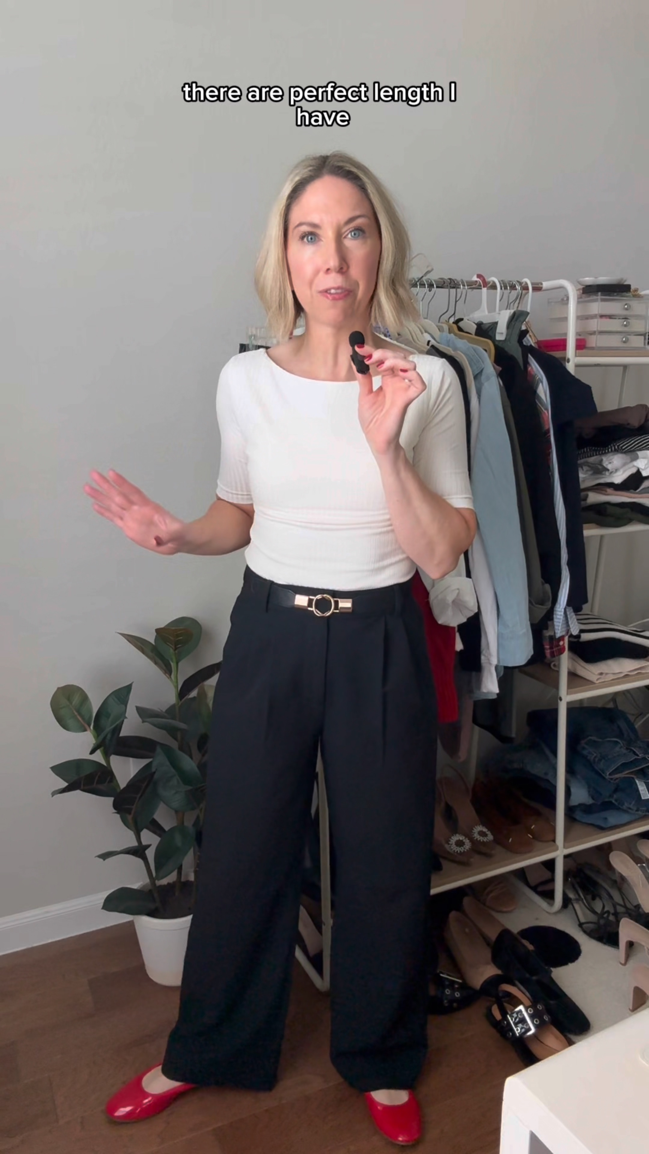 5 Abercrombie Favorites for Fall 

1) Sloane tailored pant - runs slightly small (I’m usually a 26 in pants and went up to a 27) I wear 27 short in these - they come in different lengths and different colors - these are the black color 

2) boatneck tee - double lined - wardrobe basic with scoop neck in the back - ribbed and comes in other colors - dress up or down with jean, pants, skirts etc. - elevated tee that is a versatile wardrobe piece - wearing size small in cream color 

3) Sloan shorts - very comfortable - wear size 27 - run a little small - come in different colors 

4) mini skort - wear size small - true to size - pairs great with blouses, chambray tops and heels for date night or plaid button down and dress shoes or boots for the holidays 

5) oversized poplin button down shirt - oversized fit - wear in XS - wardrobe basic that can be dressed up or down 





Abercrombie / LTK Fall sale / capsule wardrobe / wardrobe basics / fall outfits #ltkover40 #ltkseasonal #ltkfindsunder100 #ltkworkwear #ltkshoecrush #ltkbeauty

#LTKFallSale #LTKSaleAlert #LTKVideo