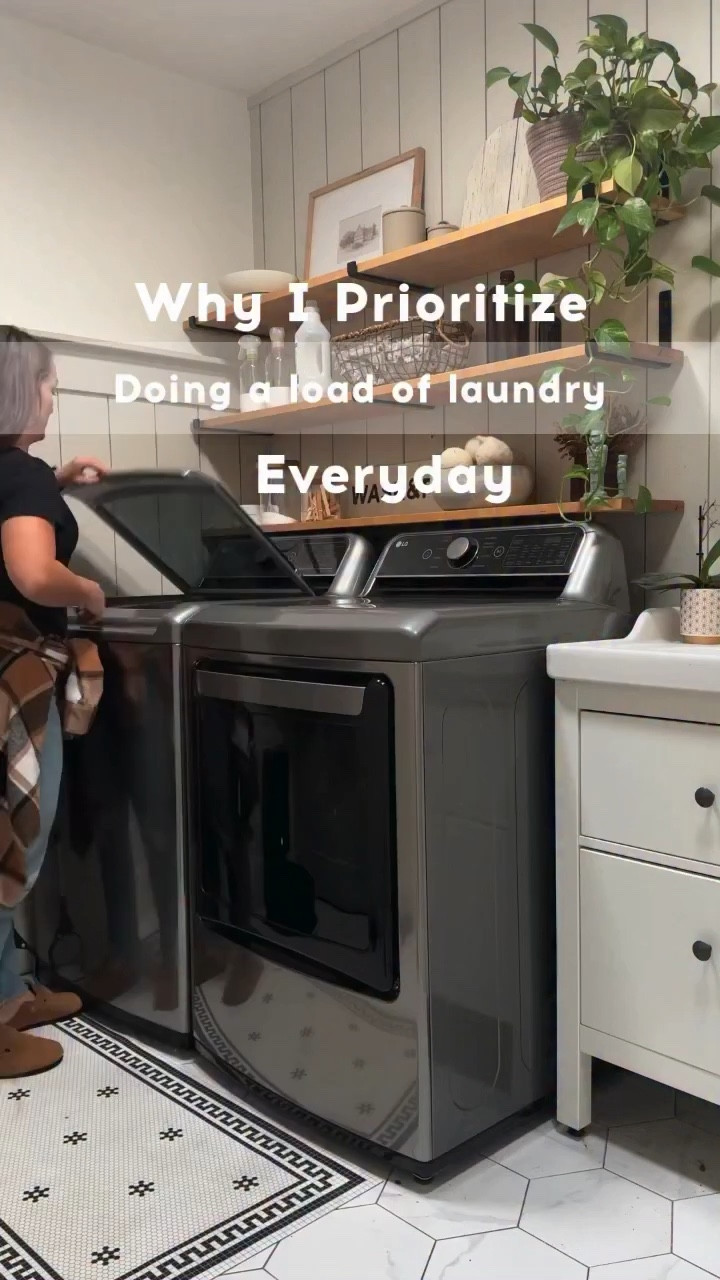 This wasn’t something I always stayed on top of. A few years ago I just got so tired of spending hours doing laundry and digging through piles trying to find something to wear.

Now I do a load a day and it has made life so much easier. No more searching for clothes or spending half the day folding and putting everything away.

Here are some of the biggest benefits I’ve noticed. Which one would make your life easier?

-No huge piles waiting for you
-Clothes are always clean and ready
-Folding feels quick and manageable
-Putting it away takes just a few minutes
-The house feels more under control
-Less stress trying to keep up
-You stay in a simple routine without overthinking it
-No more dreaded “laundry day”
-Weekends feel more open and less about catching up

Comment LAUNDRY to get my favorite laundry essentials