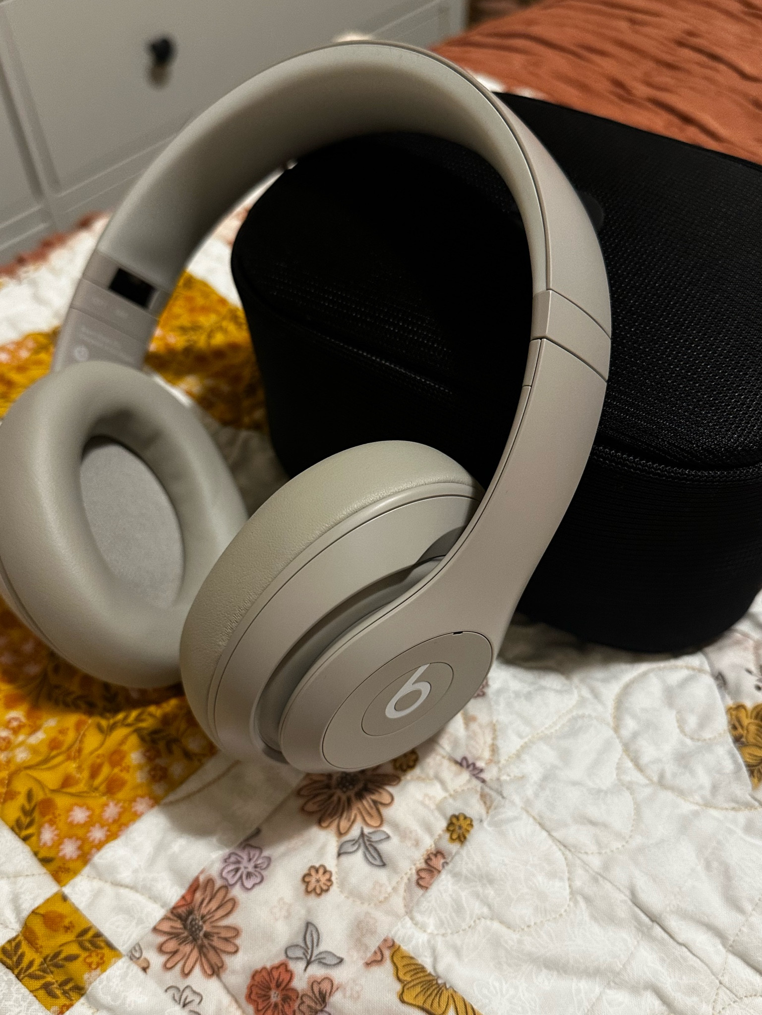 Beats studio pro in sandstone, still on sale after Black Friday!