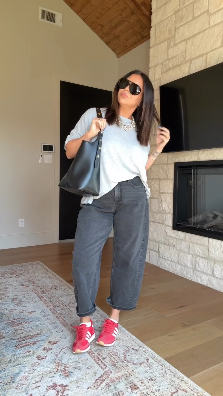 My favorite tee and a dang good pair of jeans. 😮‍💨
Boxy tee: XL
Jeans: XL
Sneakers: TT

#LTKStyleTip #LTKMidsize #LTKFindsUnder100

#LTKFindsUnder50 #LTKMidsize #LTKStyleTip