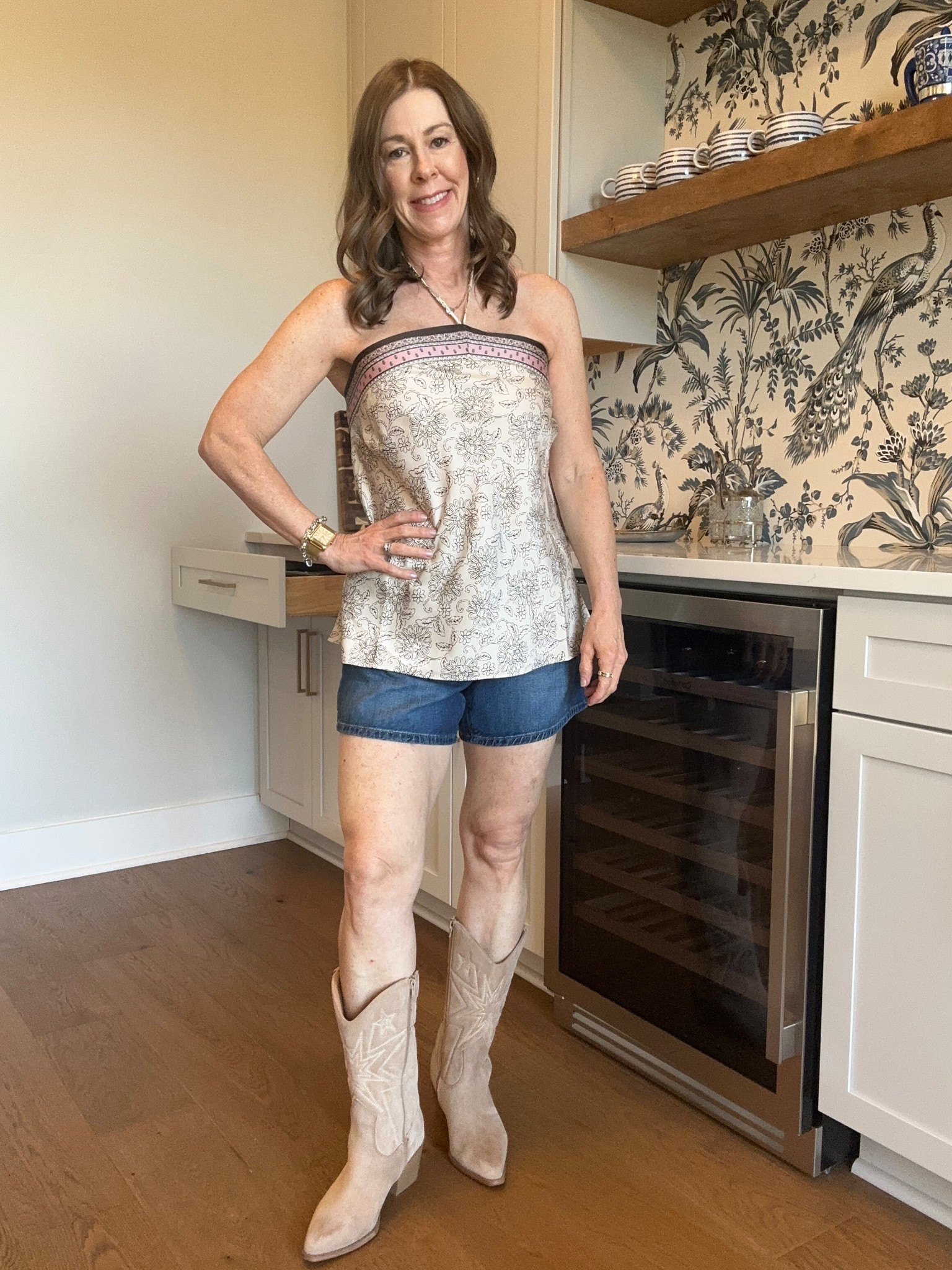 Festival or concert outfit! 
Loft top size small
Levi’s cinch waist shorts
Boots are old
#festivallooks #countryconcertlook

#LTKootd #LTKFestival #LTKPetite