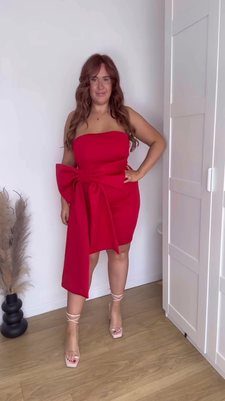 My Presence is the Present 🎁

#LTKmidsize #LTKuk #LTKcurves