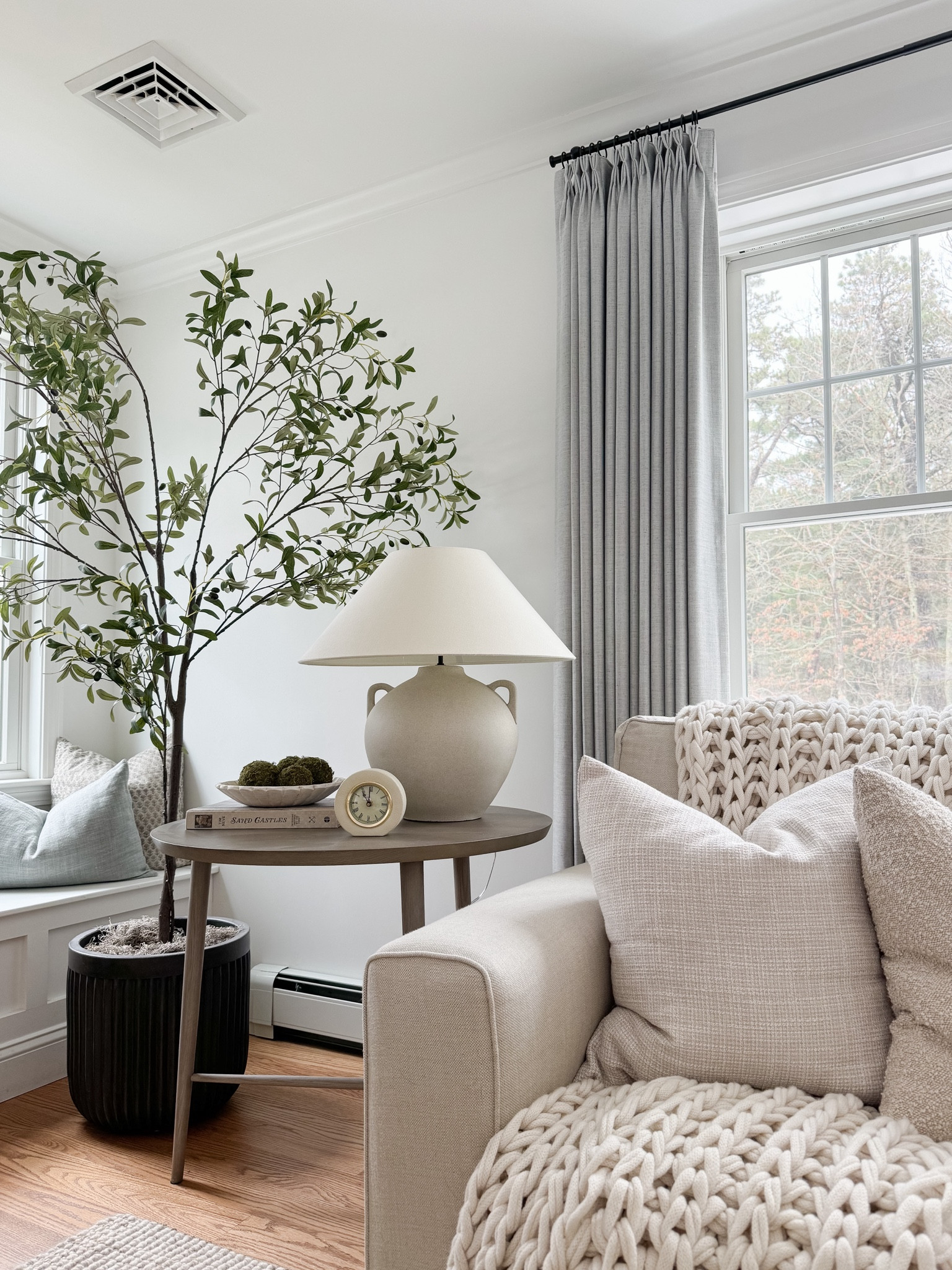 Affordable Living Room Finds

Home finds, home decor, home inspo, decor finds, decor inspo, affordable home, affordable decor, amazon home, amazon finds, amazon decor, neutral home, home inspo, home styling

#LTKHome #LTKStyleTip #LTKFindsUnder50