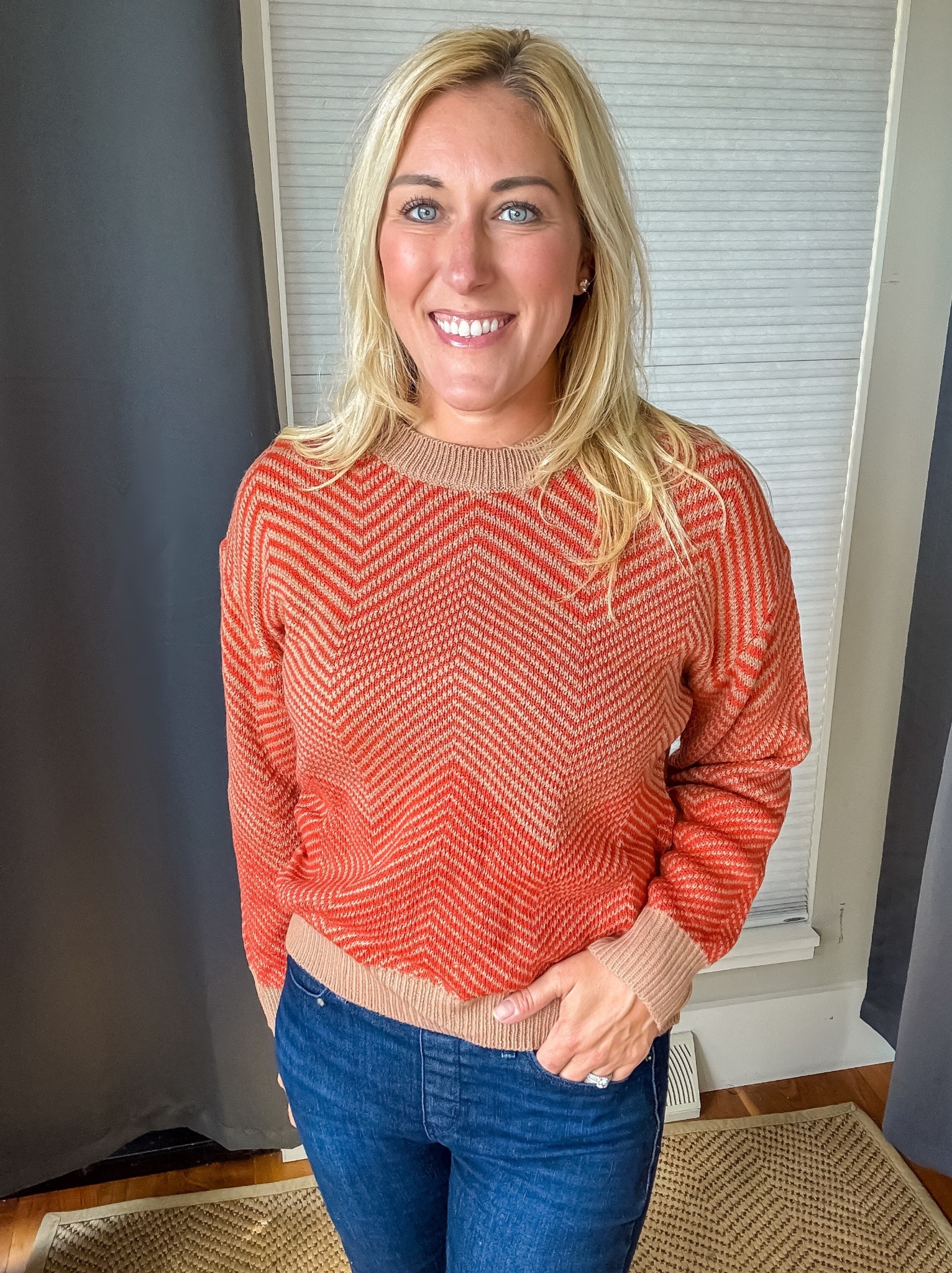 The perfect shade of burnt orange… feels like fall in a sweater. It’s giving pumpkin patch + cozy nights vibes! 🍂 