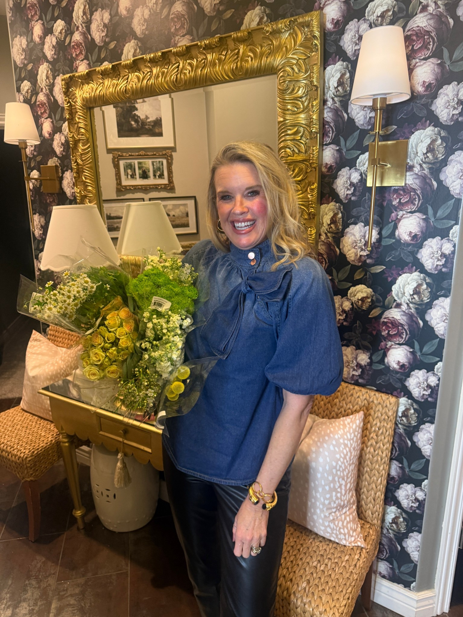 Denim and leather

A great outfit combo for work wear add a blazer,
Datenight, coffee with a friend you name it this outfit can take you there✔️

Denim top with bow Amazon find tts in a med

Straight leg leather pants 
Sculpt fit by NYDJ tts 

Ally tweed and leather cap toe shoes

Jjulie Vos earring s and bracelets


#LTKgrwm #LTKootd #LTKOver40