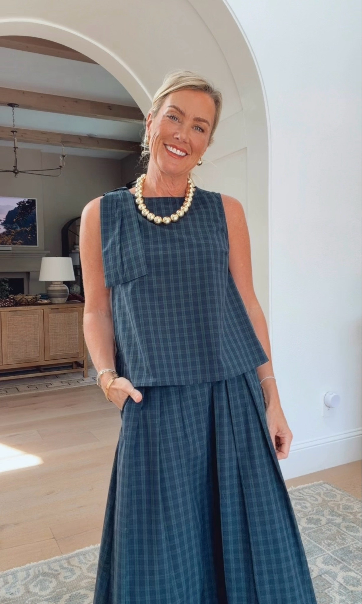 Love a classic holiday plaid! This set is so good.

Top: xs
Skirt: xs