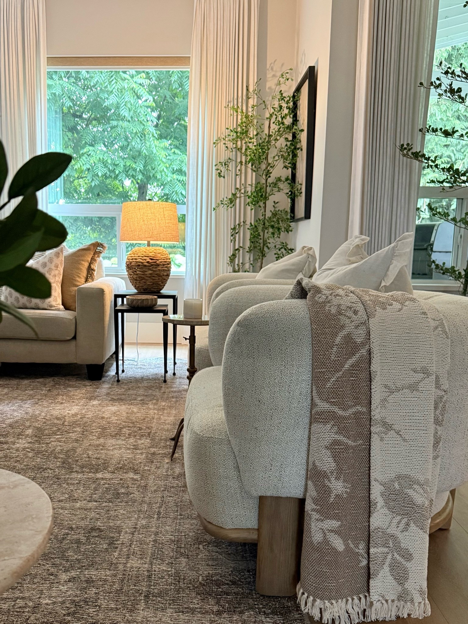 Summer vibes in the living room✨✨
Neutral, organic, calm