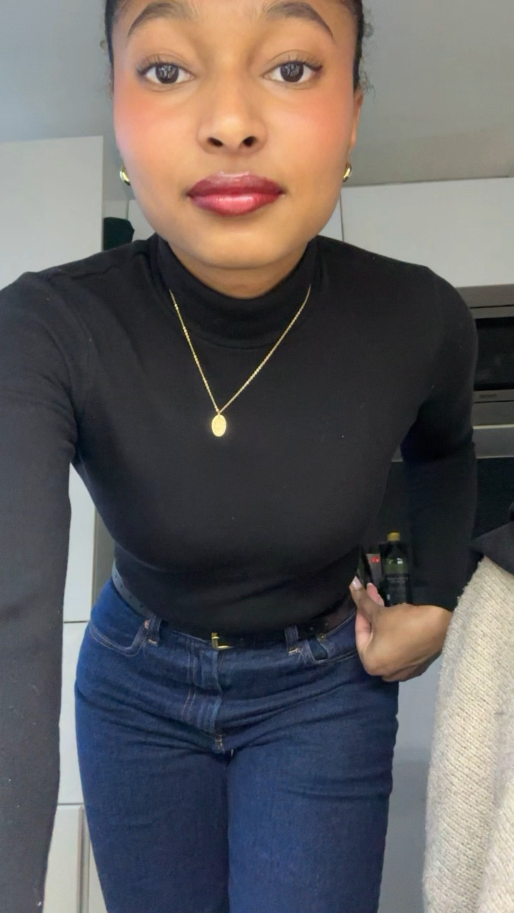 hi hello girlies ! 
@abercrombie is having their Viral Denim 25 % Sale for members !! 🌟👖


#LTKFindsUnder100 #LTKSaleAlert #LTKWorkwear