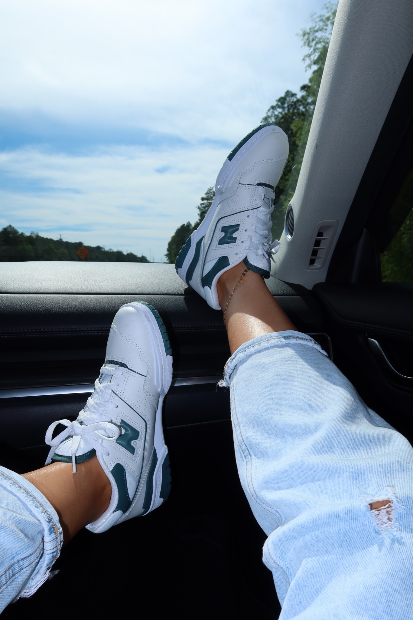 Who doesn’t love a new pair of sneakers ✨
#newbalance #sneakers

#LTKtravel