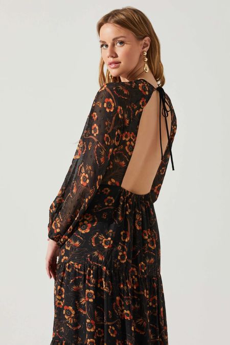 I'm loving the floral dresses in fall colors for fall family photos, engagement photos or as a fall wedding guest dress. This one is so cute with the open back. 

Fall engagement- rehearsal dinner - fall family photo dress - floral dress - boho dress - fall wedding guest dress 

#LTKstyletip #LTKSeasonal #LTKFind
