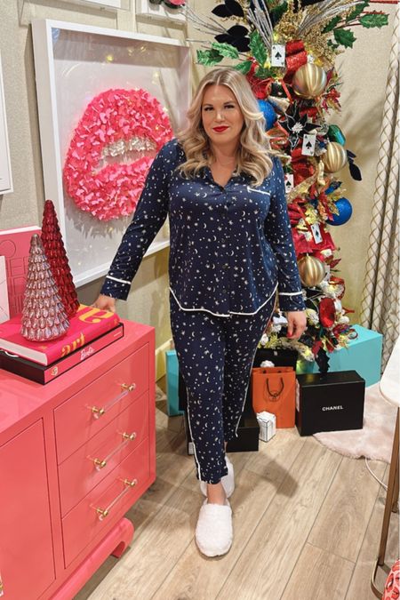 curvy navy star print pajamas for the Holidays! wearing size large in bottoms and size xl in top 

#LTKHoliday #LTKunder50 #LTKcurves