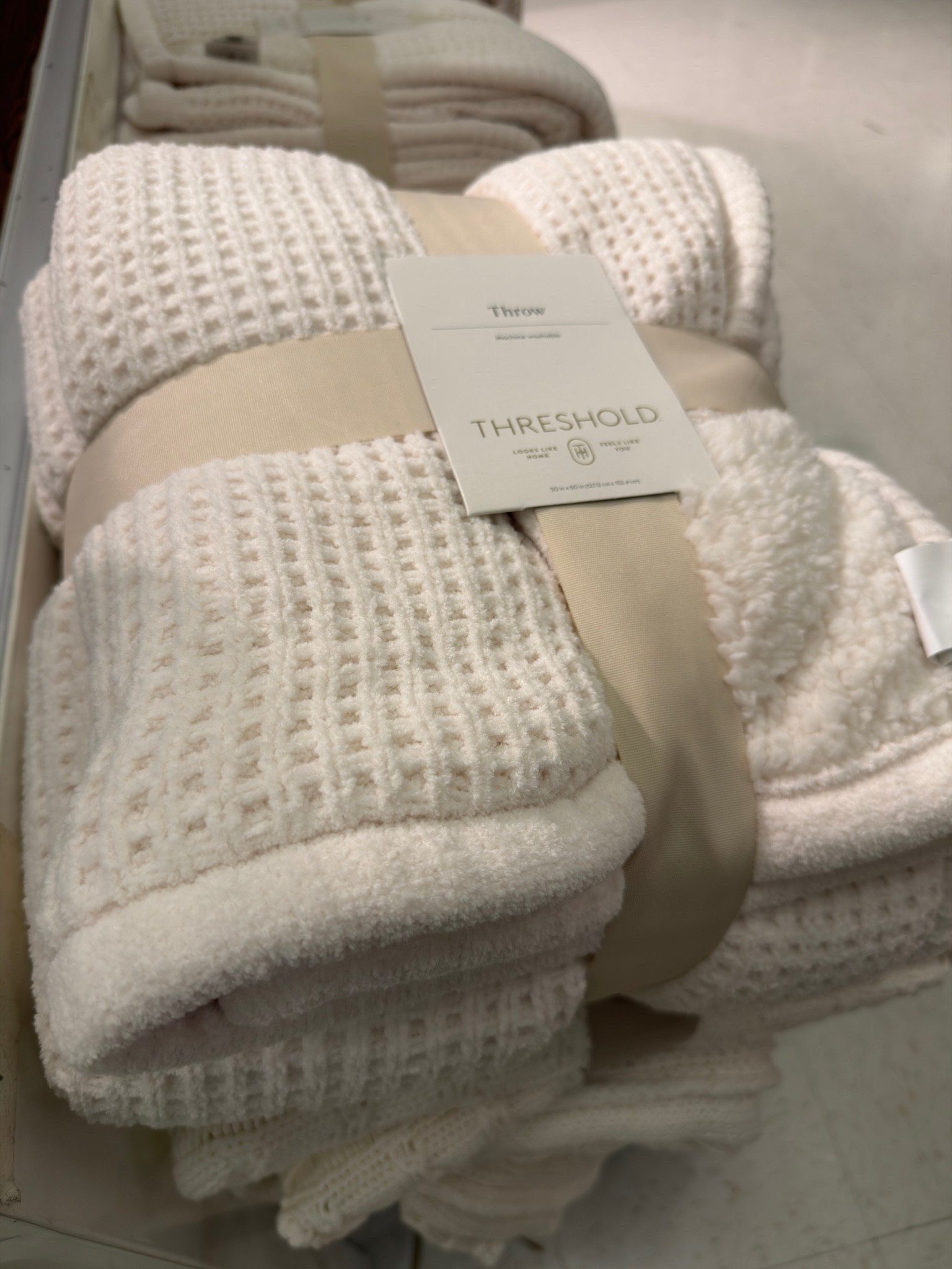 This is sooo soft!! New throw blanket!!

#LTKHome #LTKSeasonal