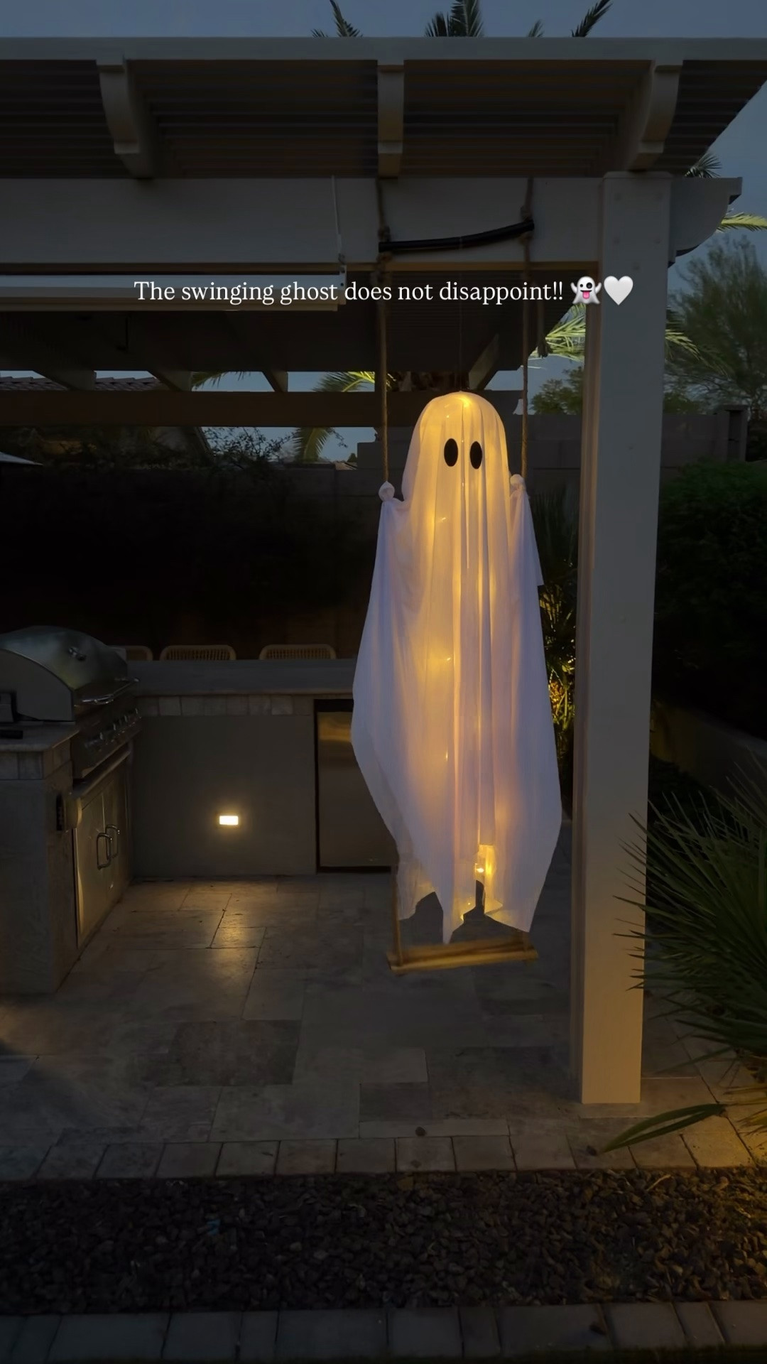 Swinging ghost