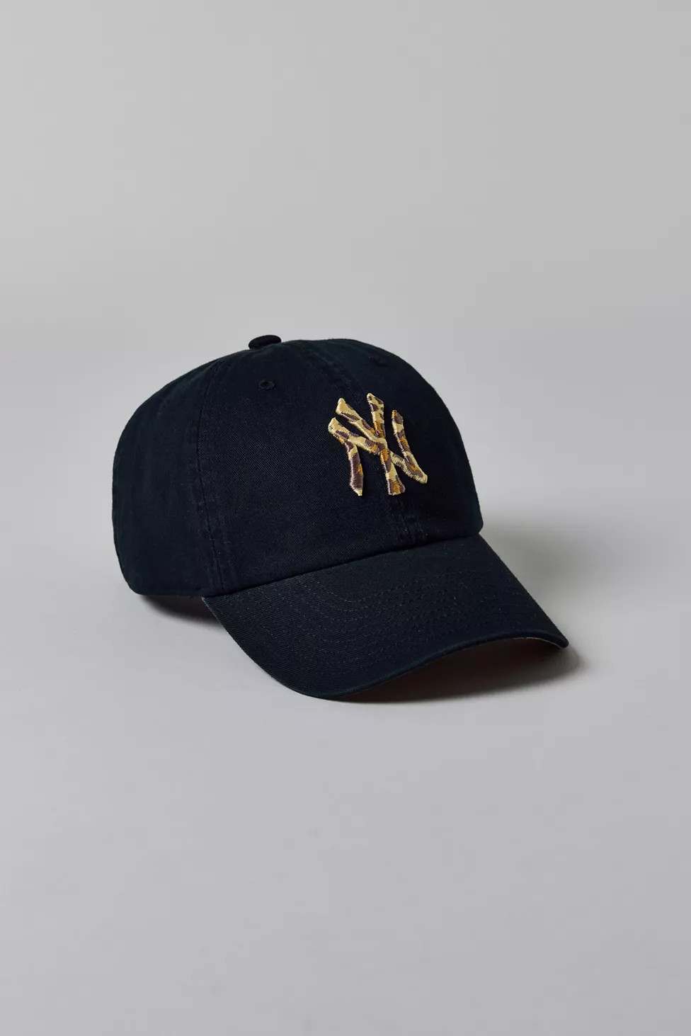 Mitchell & Ness MLB New York Yankees Patterned Logo Hat | Urban Outfitters (US and RoW)