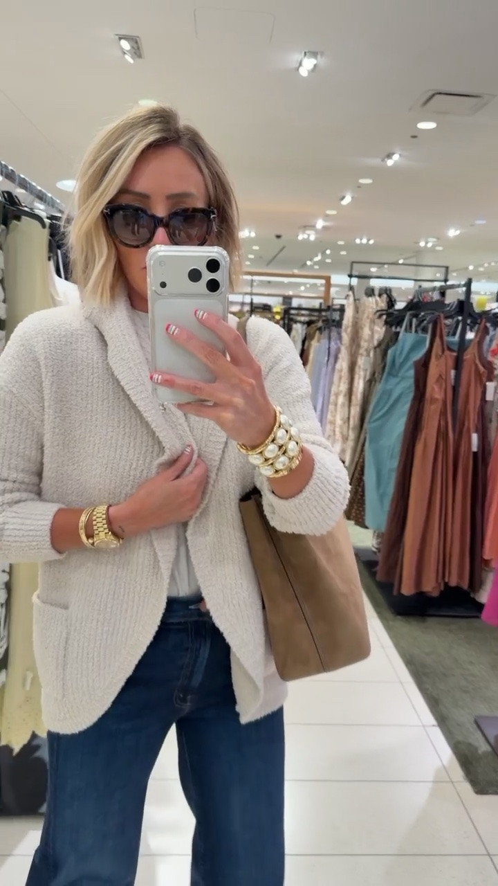 This barefoot dreams cardigan is a must have every year, I LIVE in this most of the year!! 🤩🤩🤩

#LTKdayinmylife #LTKgrwm #LTKootd