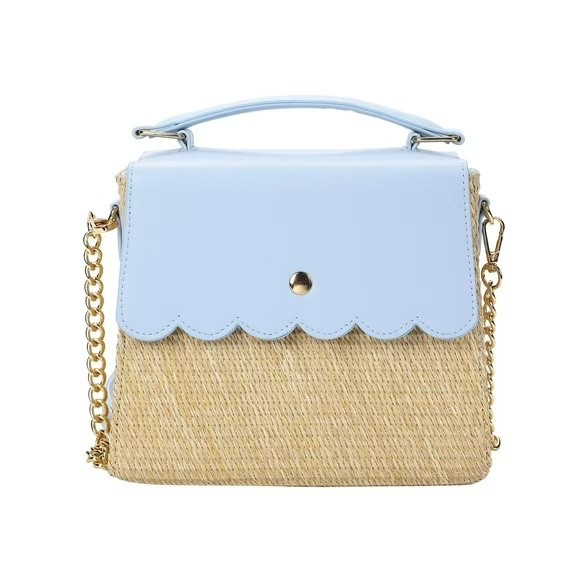 Cute little summer purse. Less than $30 looks way more $$$