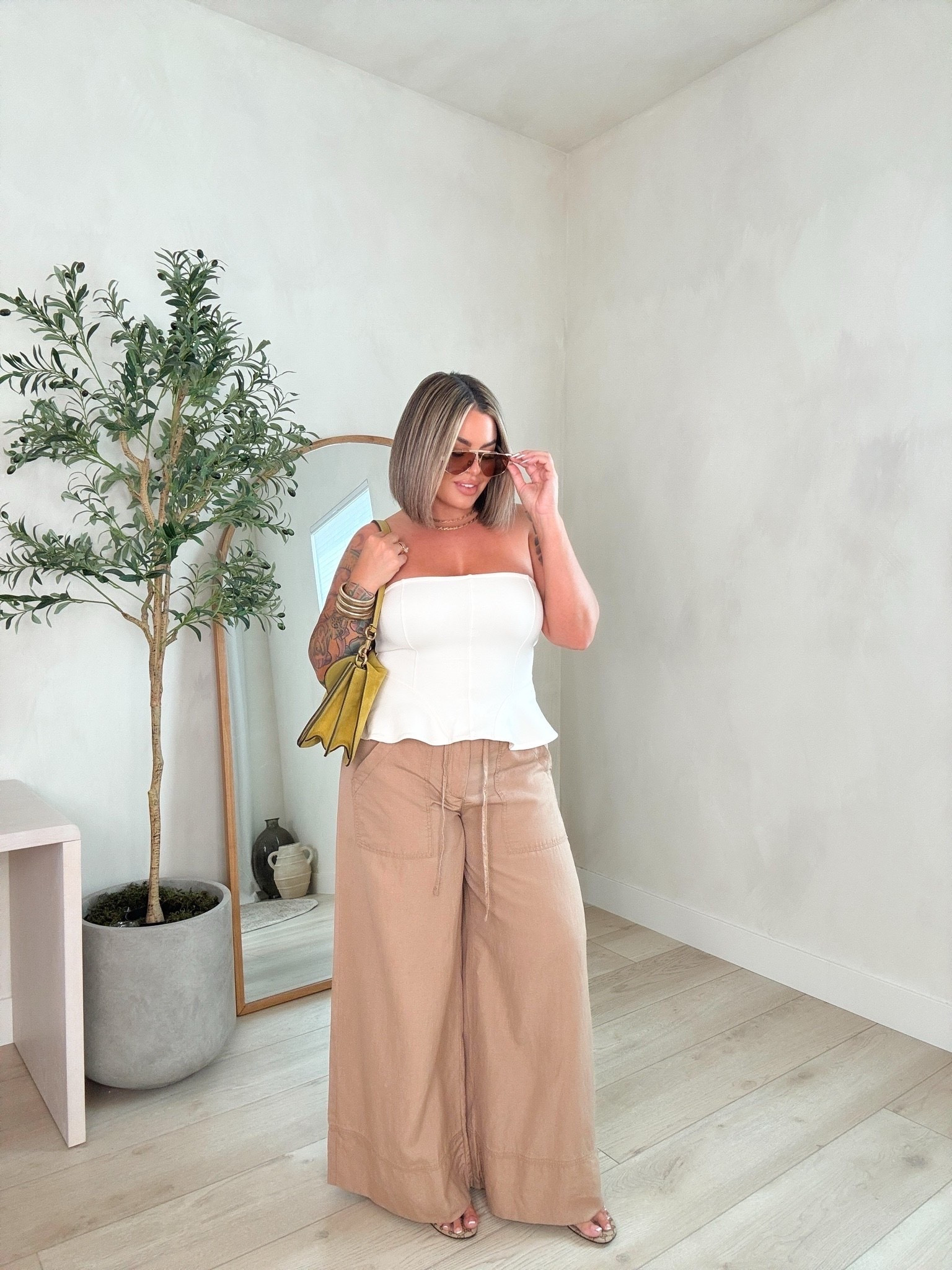 Top L 
Pants L reg
Bag sold out in the bigger size in this color.

Comment SHOP below to receive a DM with the link to this post on my LTK ⬇ https://liketk.it/6j2b0

https://liketk.it/6j2b0