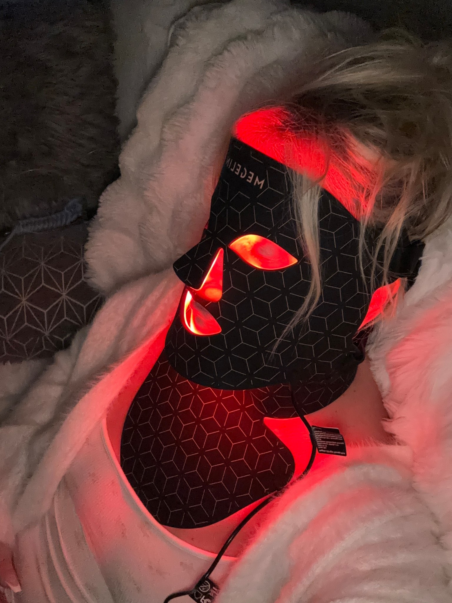 ✨ Red Light Therapy Mask Benefits ✨
	•	Boosts collagen production → smoother, plumper skin
	•	Reduces fine lines & wrinkles over time
	•	Improves skin tone + texture for a glowier look
	•	Helps calm redness + inflammation
	•	Supports faster healing (acne marks, blemishes, irritation)
	•	Promotes circulation for healthier skin overall


#LTKbeauty #LTKover50style #LTKcanada