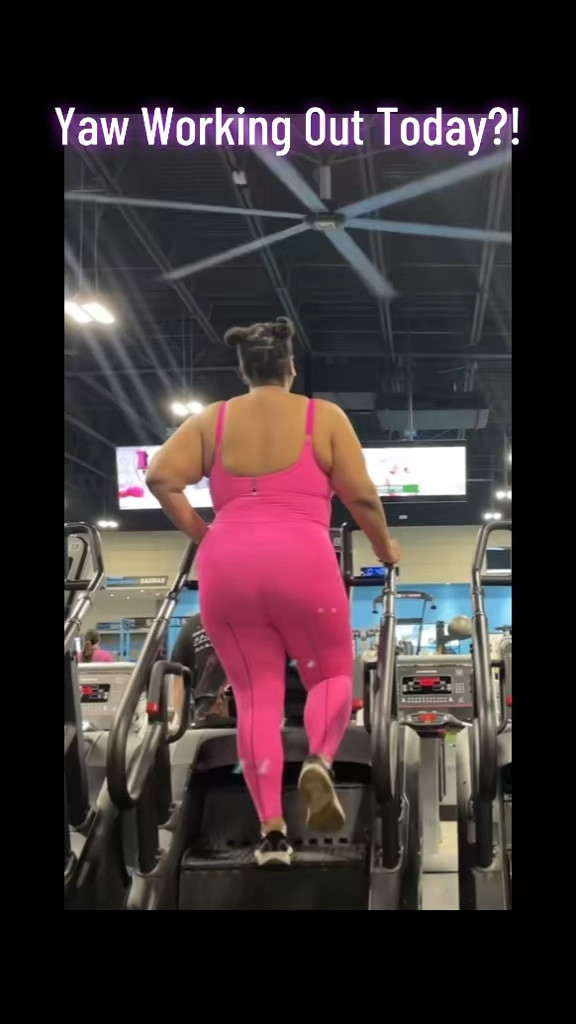 Working out today or resting? 👀 either way stay committed to your goals
Consistency is key 💯
#fitnessjourney #stayactive #motivation

#LTKmorningroutine #LTKPlusSize #LTKfitnessgoals