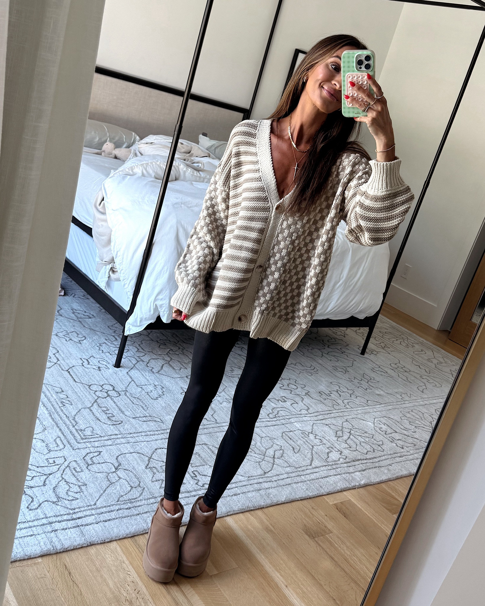 this mixed print cardigan 😍 a fall staple for sure! 🍂 get 20% off with code laurens 🫶🏻
wearing size small 
@pinklily #pinklilypartner #pinklily 