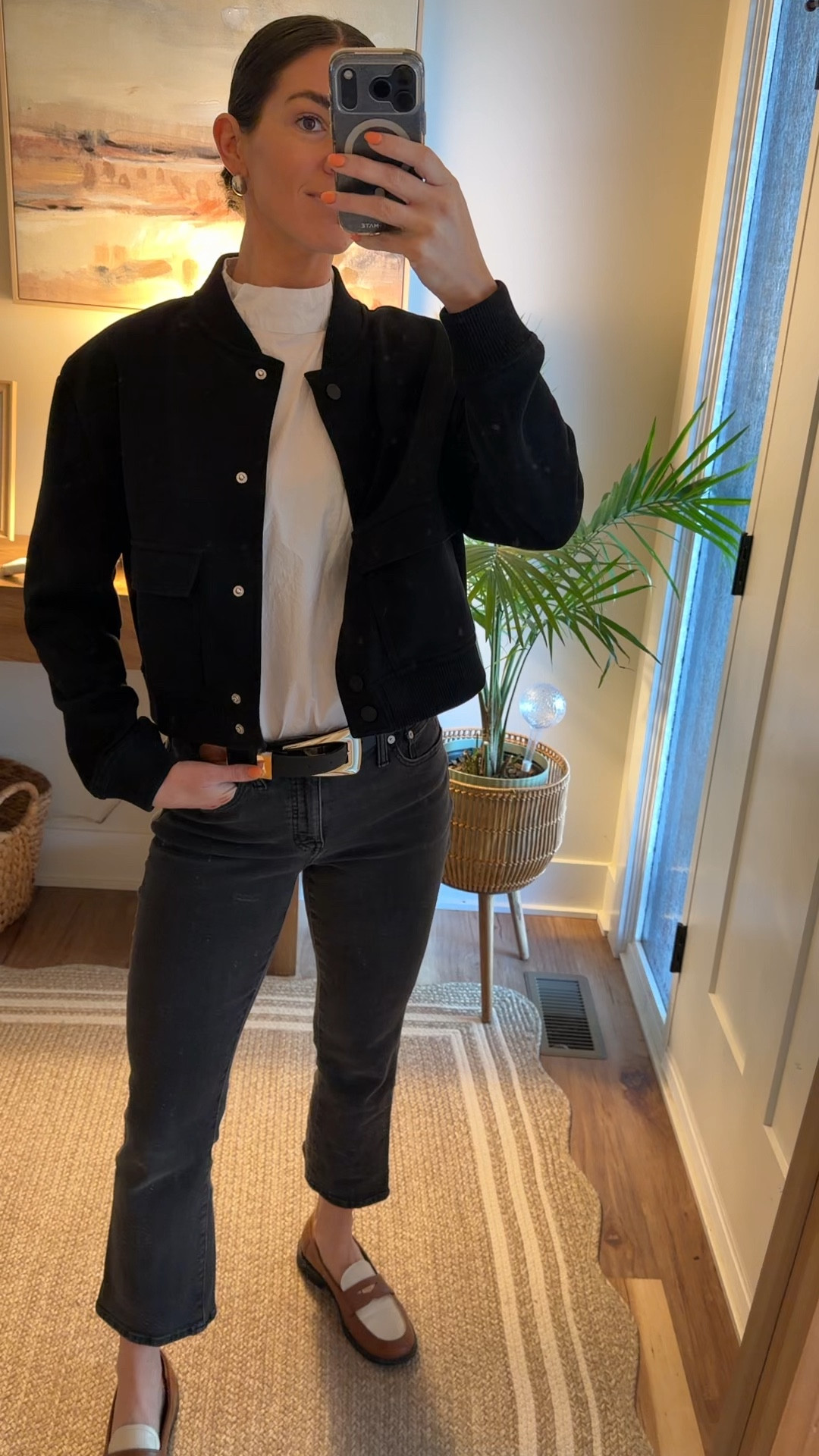 A crop jean for spring? Groundbreaking. But hear me out as a stylist I am constantly hearing banter about people wanting to invest in capsule pieces. I wholeheartedly agree with it and a crop jean for your spring/summer capsule is a must!!! @Madewell these have tons of stretch so I’d size down!! 

#LTKWorkwear #LTKxMadewell #LTKootd