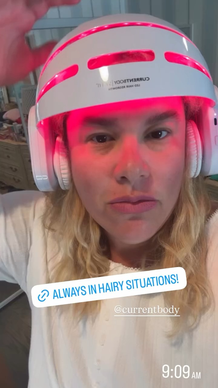 Red light therapy and it even has Bluetooth

#LTKBeauty