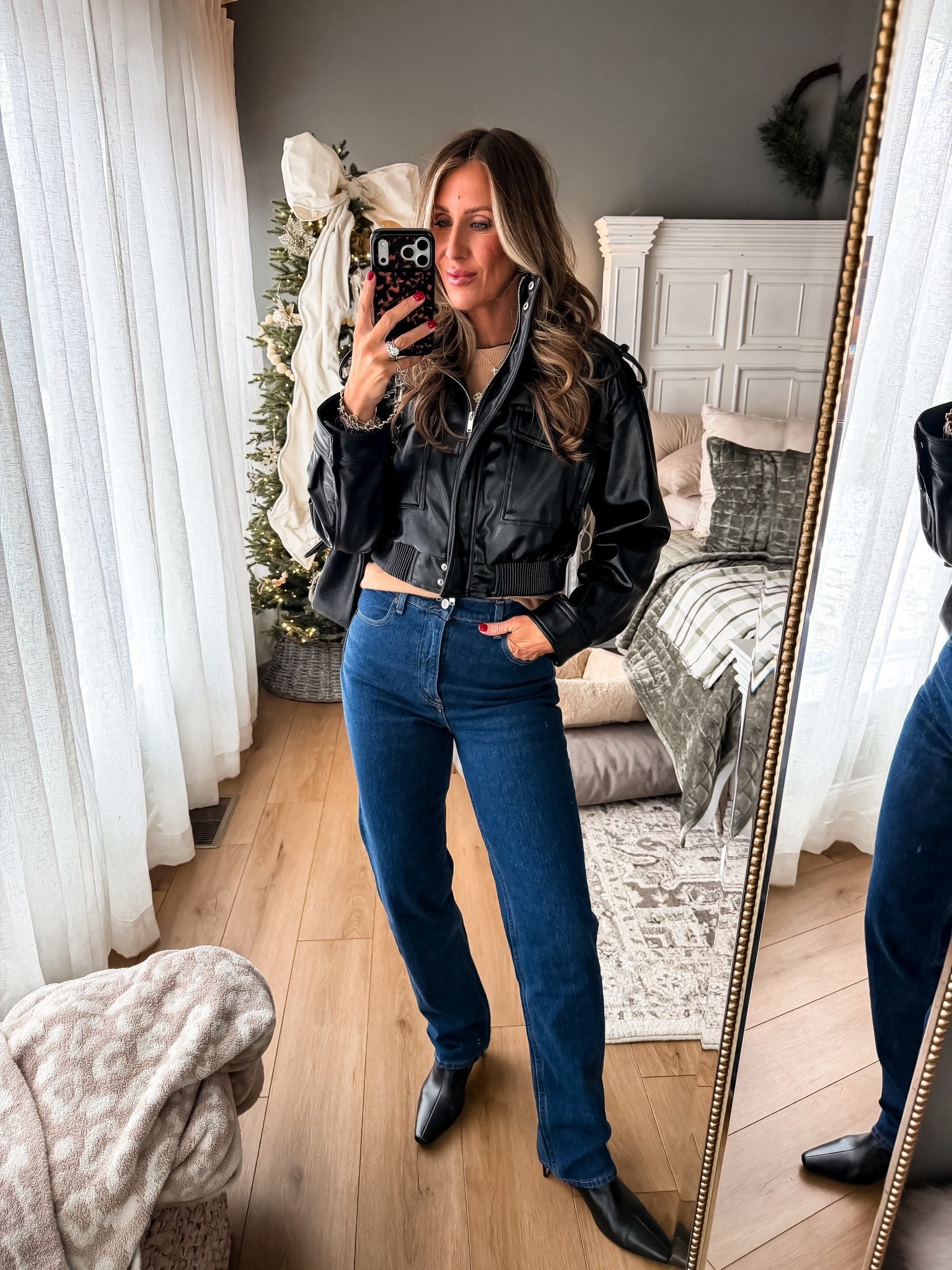 Size medium
Cashmere top 
Size medium jacket 
Size 29L denim 

#LTKmomlife #LTKHoliday #LTKootd