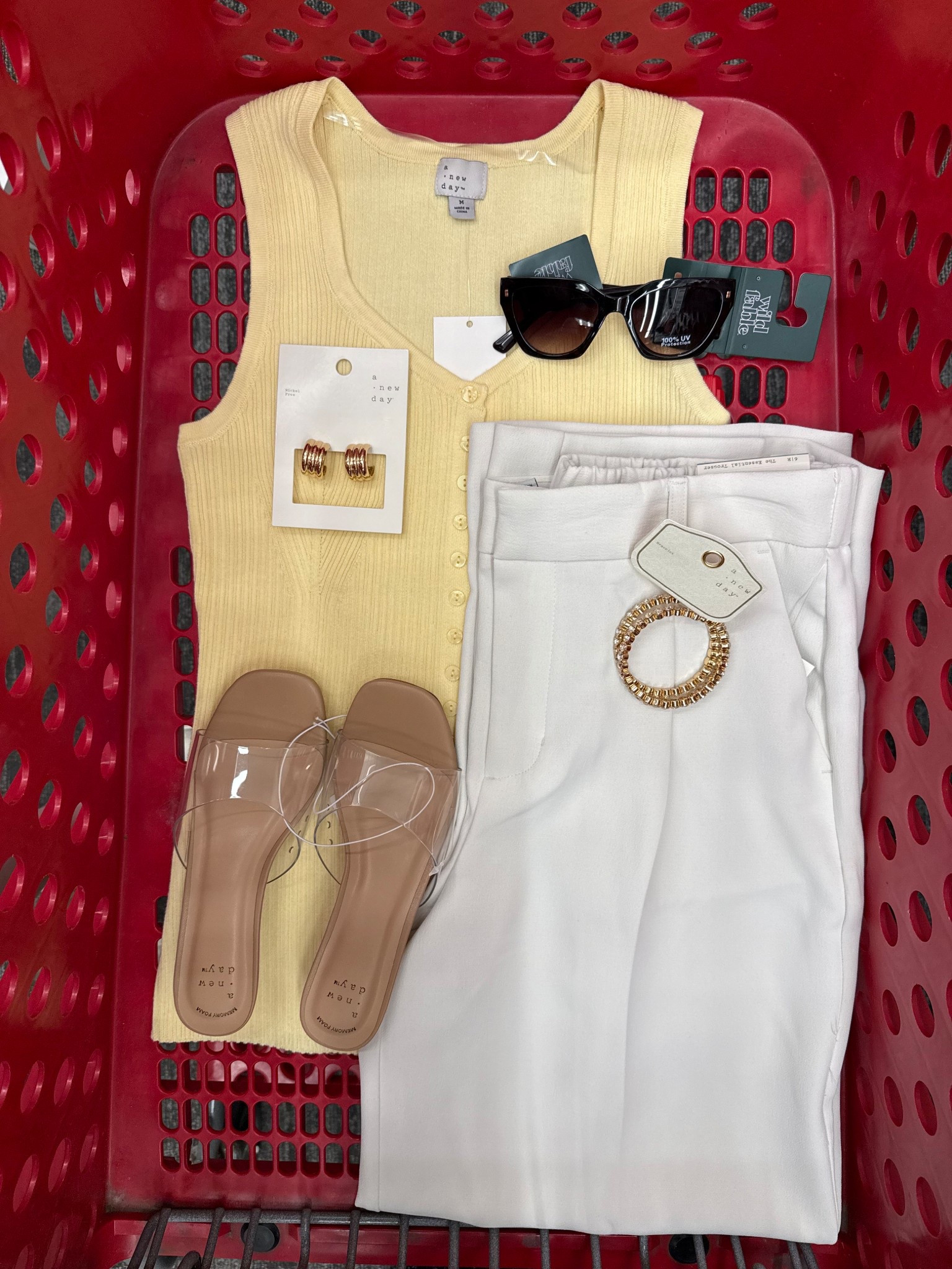 walking into the week well dressed✨💛👜