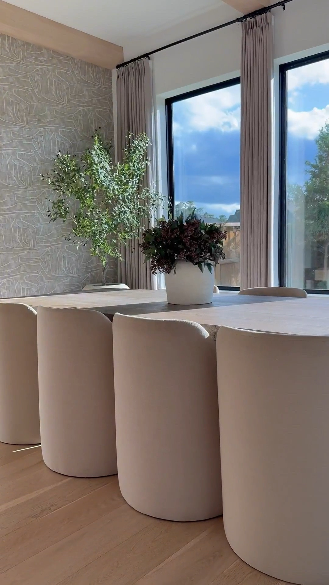 Tall, slender olive trees are one of my favorite decor staples.
They instantly bring life into a space, which is why I have them throughout my home 😆 This one is truly a
masterpiece. It has a different silhouette: fuller, incredibly realistic, and makes such a beautiful statement.

I’ve linked the exact products for easy shopping! 😉

#LTKSaleAlert #LTKHome