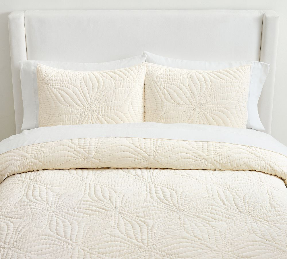 Follette Velvet Quilt | Pottery Barn (US)