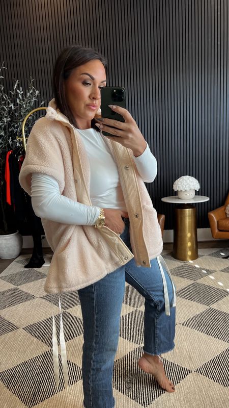 Back with another save or splurge! 

Both are amazing options! But the splurge is definitely my favorite! 

Will be 🔗🔗 on my Amazon storefront under December finds! 

#saveorsplurge #sherpavest #amazonfashion #fashionover40 #winterfashiontrends #fasioninspo

#LTKstyletip #LTKfindsunder100 #LTKover40