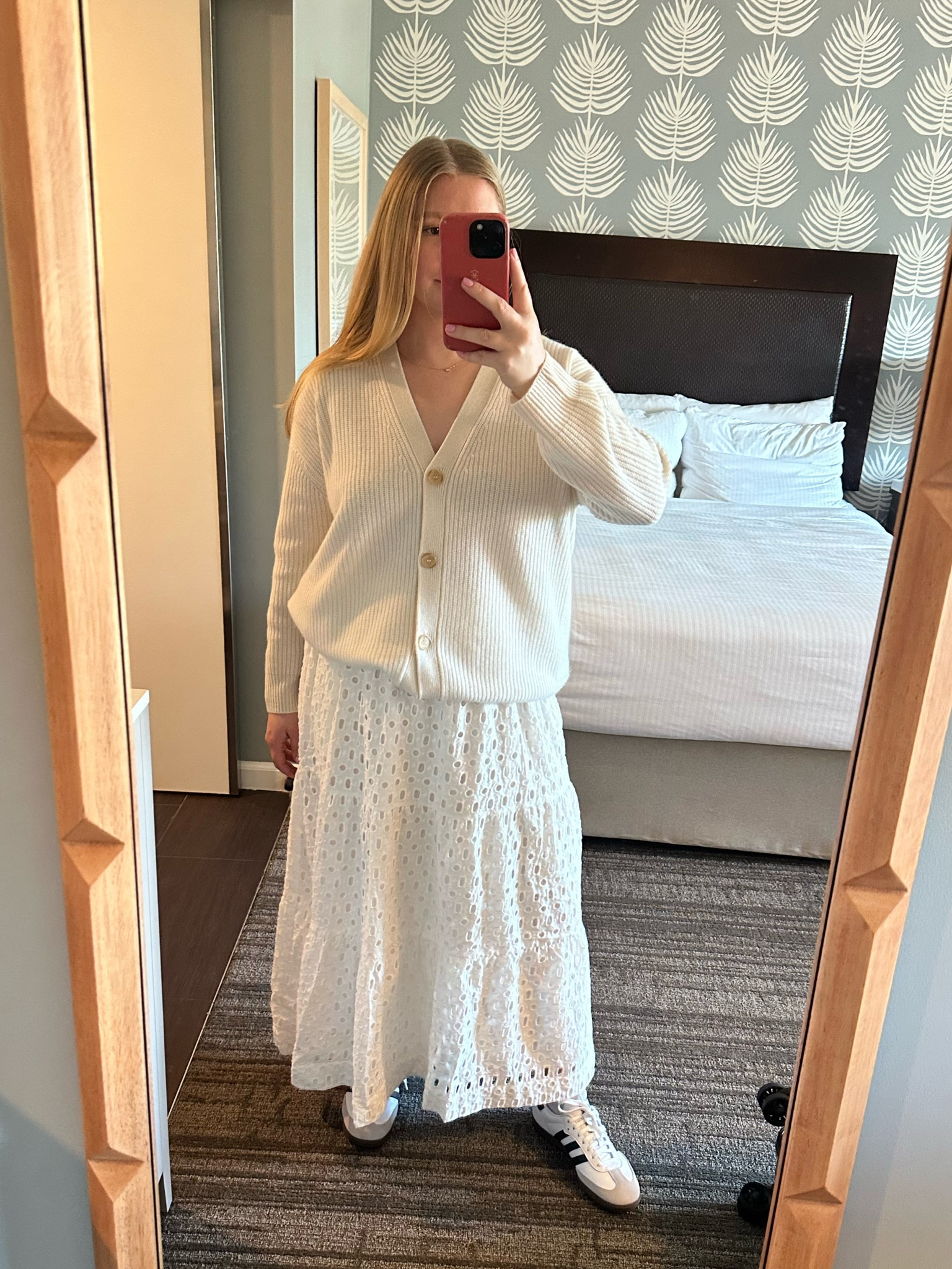 jenni kayne cocoon cashmere cardigan styled 🤍🧸

#LTKGiftGuide #LTKSpringSale #LTKSeasonal