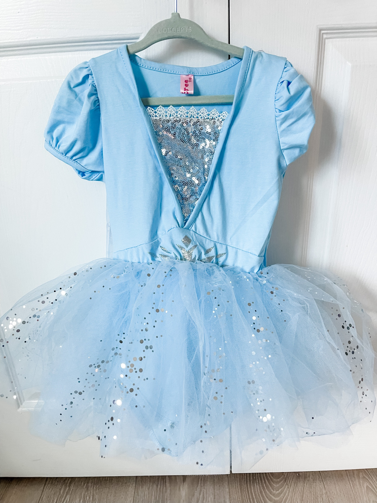 The cutest little Elsa ❄️ dress off amazon! Comes with a little cape too! 


#LTKfamily #LTKbaby #LTKkids