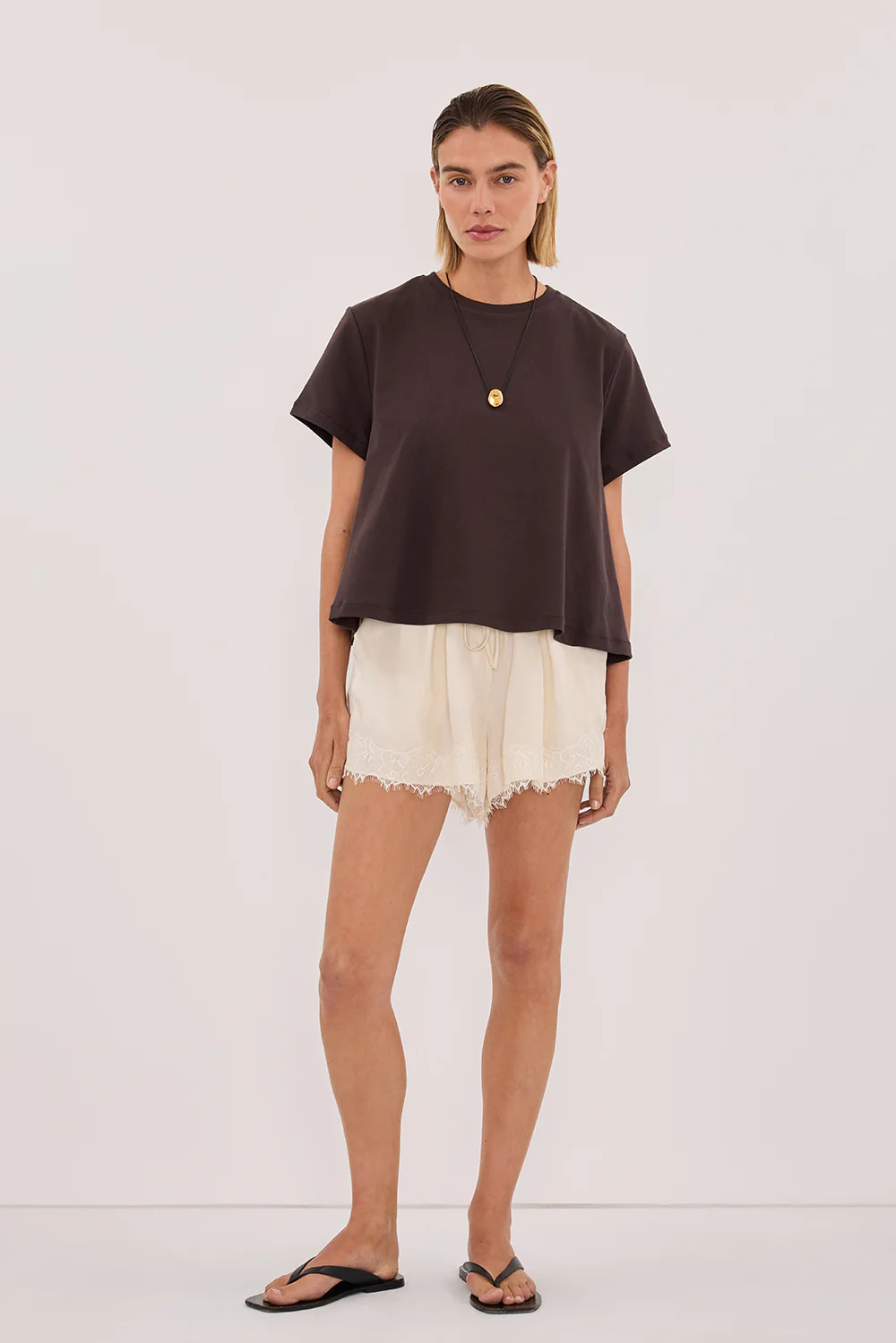 TATUM BITTER CHOC SHORT SLEEVE COTTON TEE | DISSH